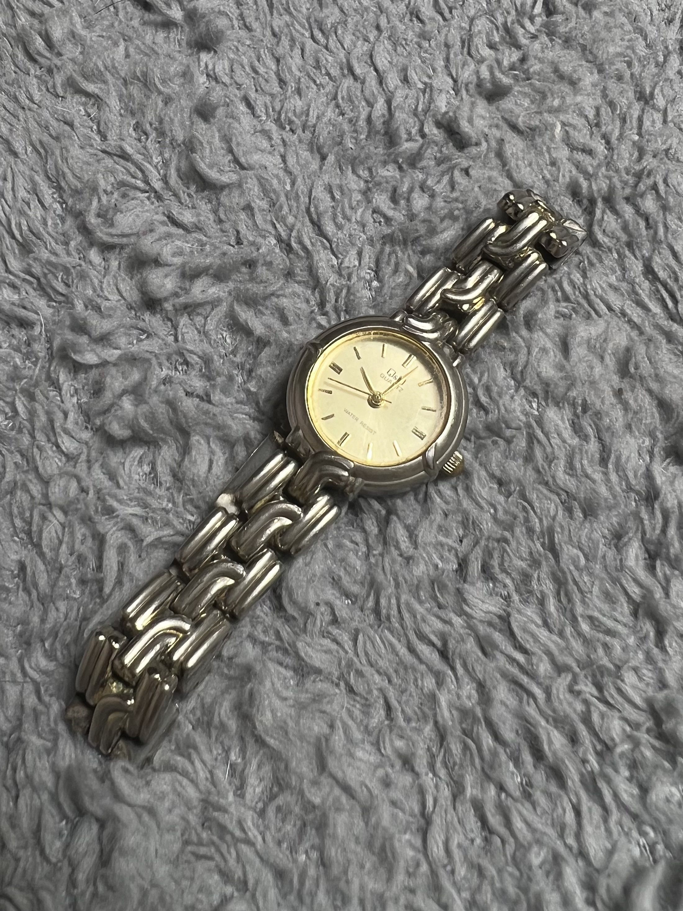 Japanese Brand Futuristic Minimalistic Q&Q Japanese Style Bracelet Watch Size ONE SIZE - 1 Thumbnail