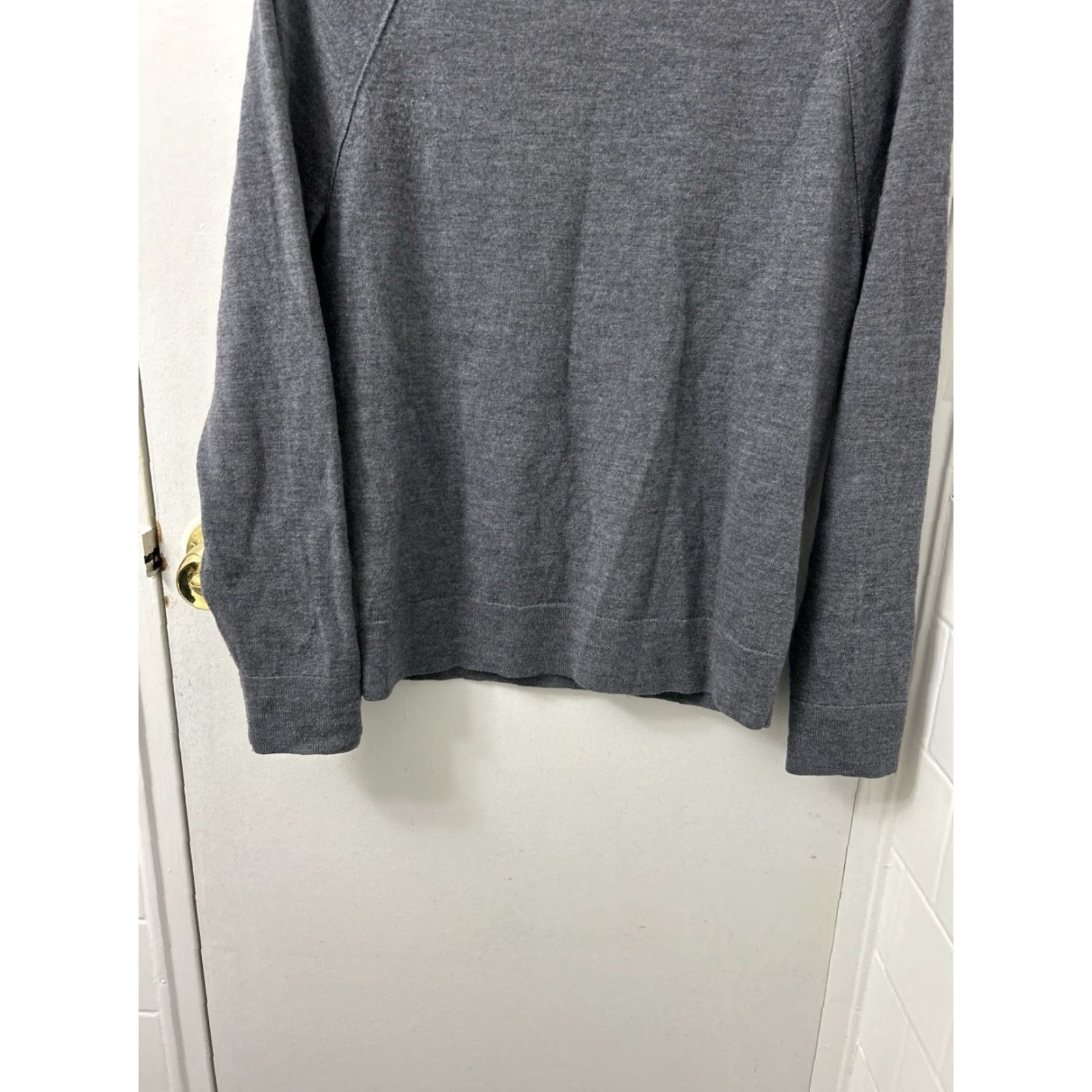 Banana Republic Banana Republic Sweater Mens M Gray 100% Merino Wool Crewneck Pullover L/S Size US M / EU 48-50 / 2 - 3 Thumbnail