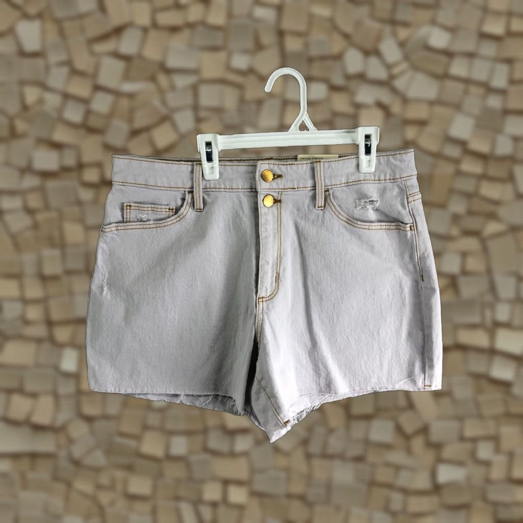 Vintage Universal Thread Vintage Midi Shorts Womens Size 12 White Denim Jean Shorts Size 34" / US 12 / IT 48 - 1 Thumbnail