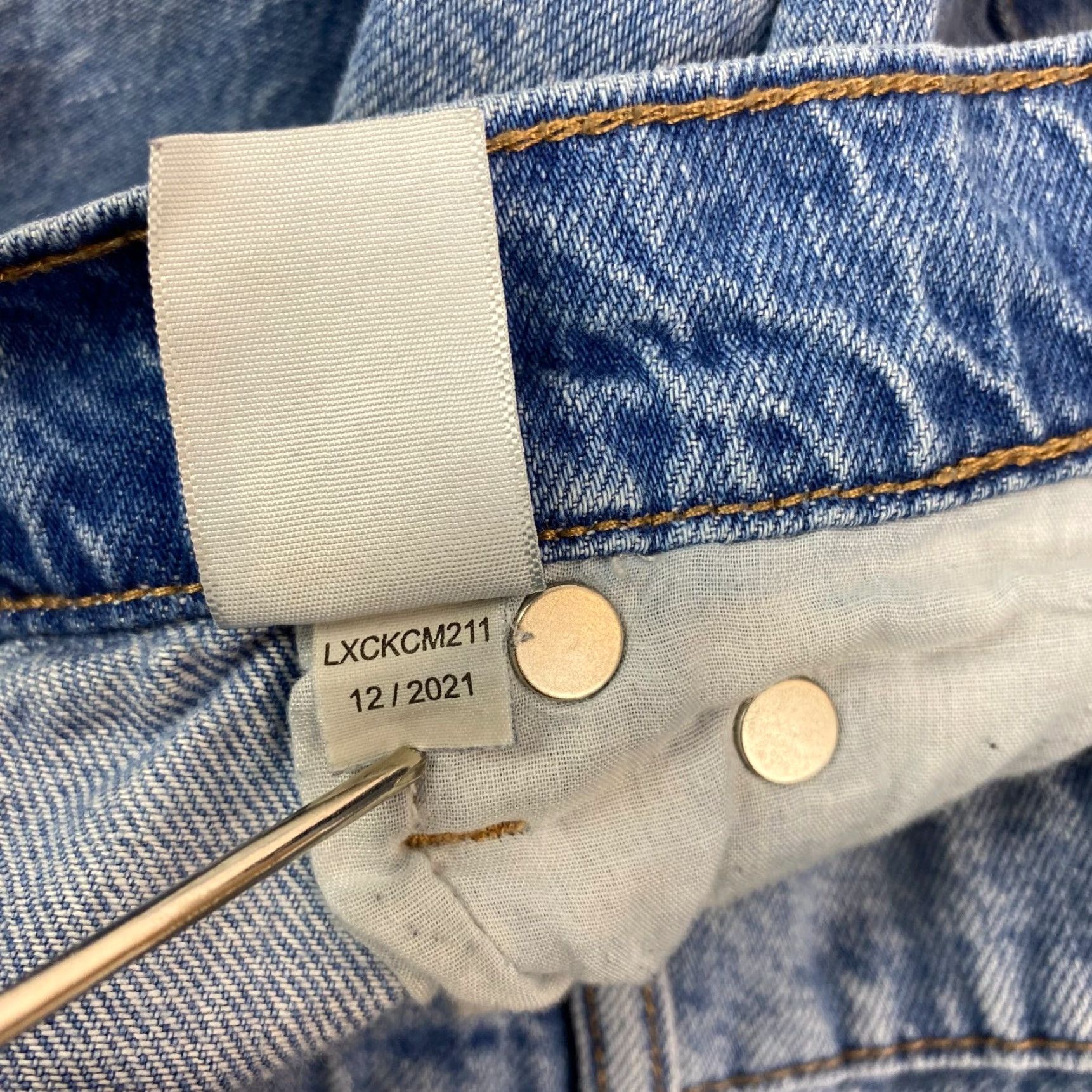 Vintage Aéropostale Mom Jeans Womens Size 2 High Rise Stretch Distressed Medium Wash Blue Denim Jeans Size 26" / US 2 / IT 38 - 7 Thumbnail
