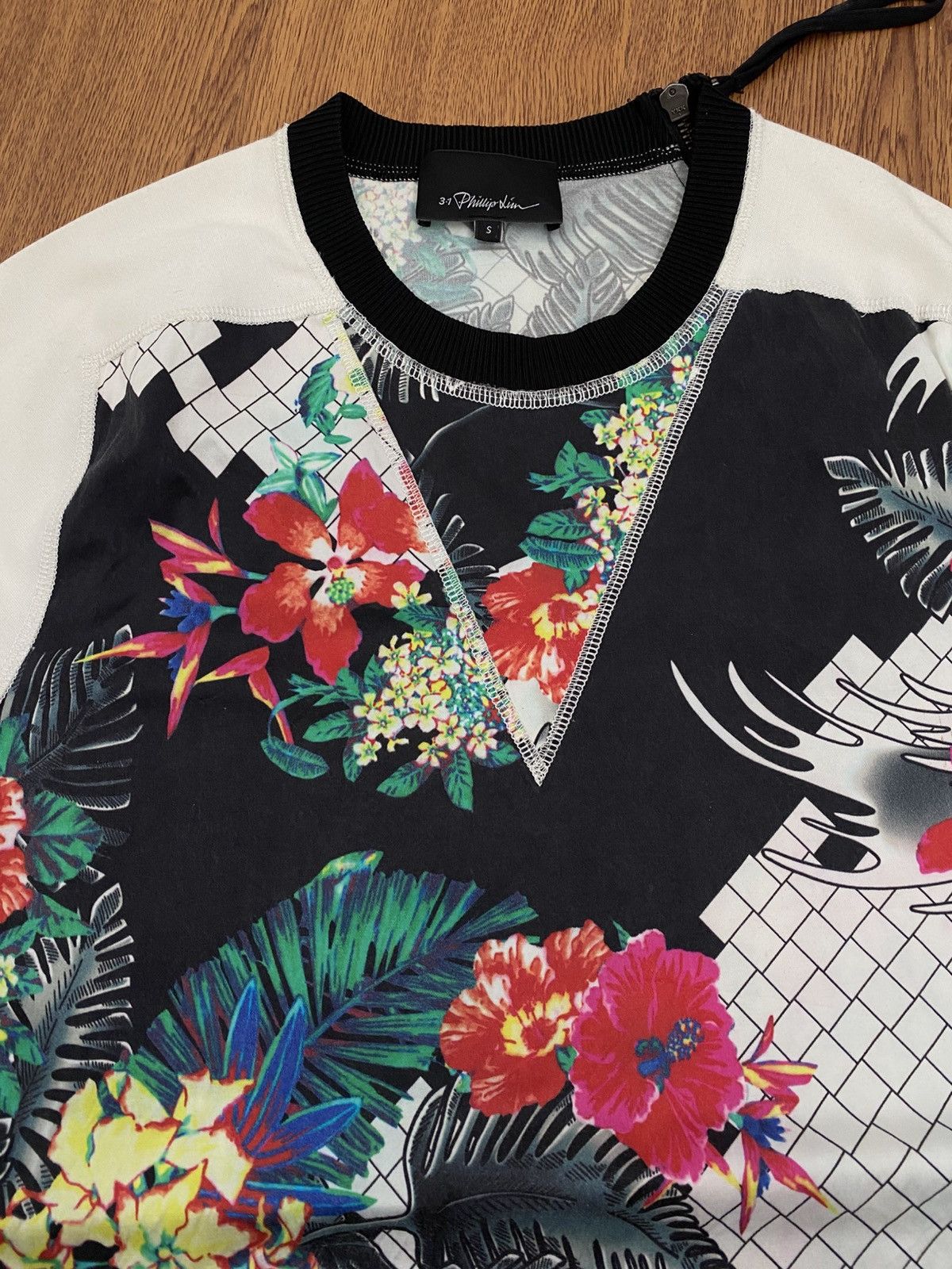 3.1 Phillip Lim 3.1 Phillip Lim flower zip t-shirt Size US S / EU 44-46 / 1 - 3 Thumbnail