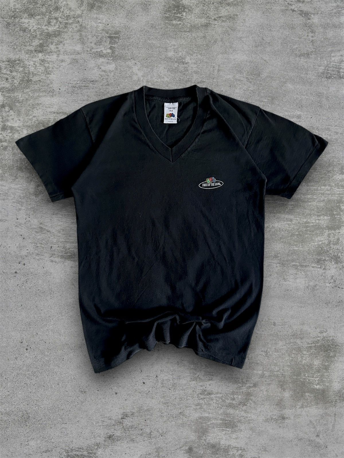 Fruit Of The Loom × Vintage Fruit of The Loom Single Stitch 80s - 90s V Neck T Shirt Size US S / EU 44-46 / 1 - 1 Thumbnail