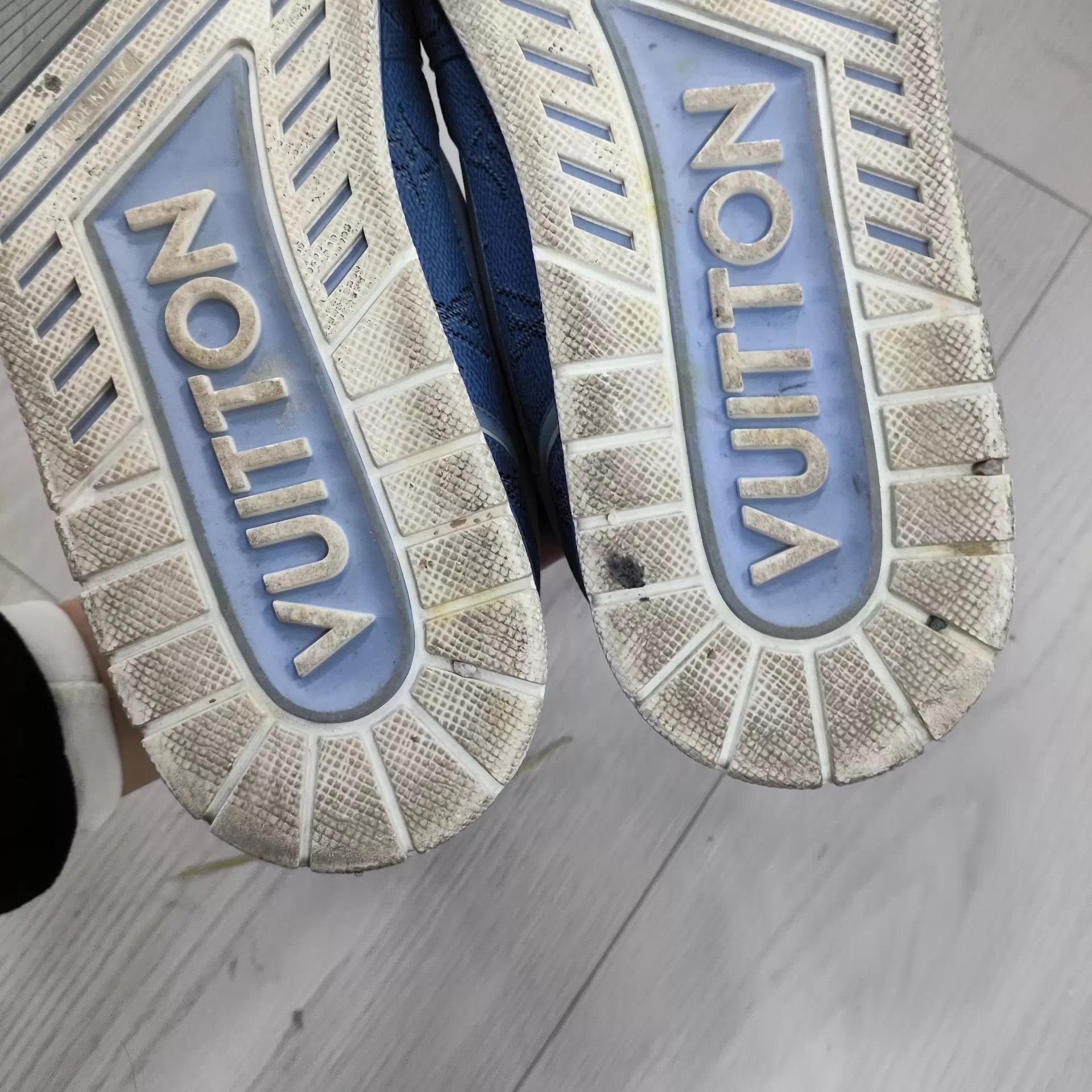 Louis Vuitton LV Velcro Sneaker US8 Blue Size US 8 / IT 38 - 4 Thumbnail
