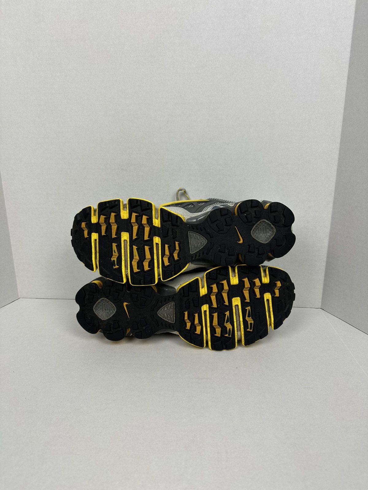 Nike × Vintage Y2K Vintage NIKE SHOX Running Shoes Sneakers 313812-072 Size US 11 / IT 41 - 7 Thumbnail