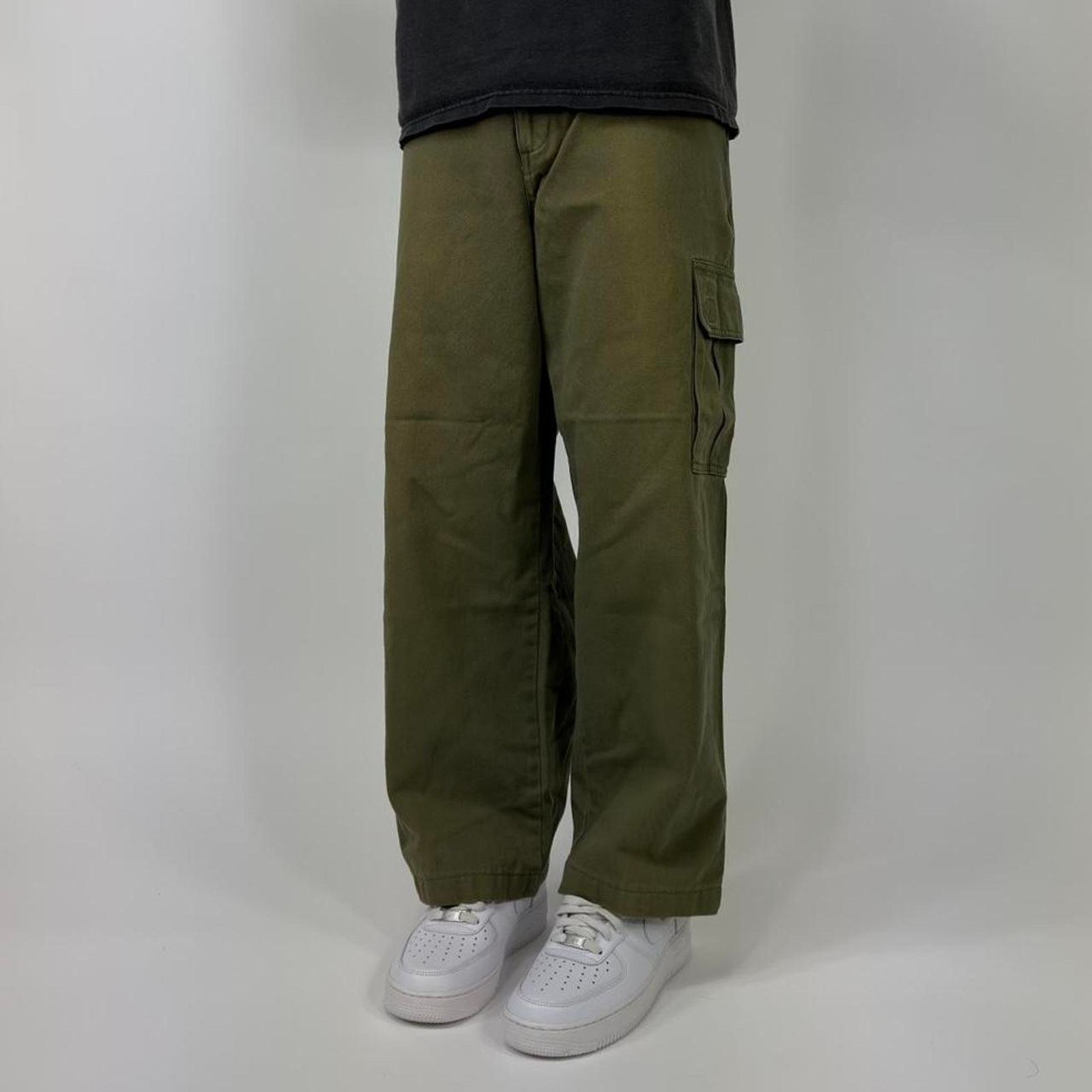 Japanese Brand × Vintage Baggy Y2K Faded Olive Green Cargo Workwear Pants Size US 36 / EU 52 - 1 Thumbnail