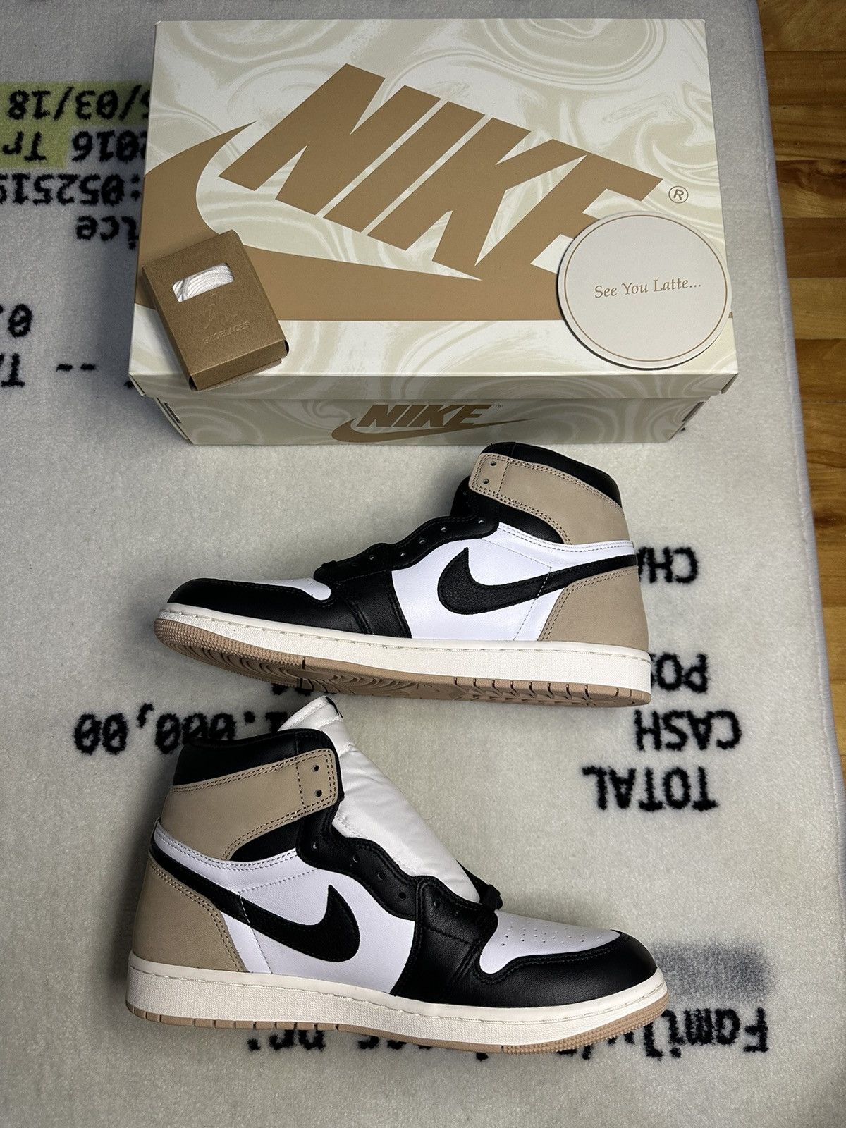 Jordan Brand × Nike Jordan 1 Retro High OG Latte (Womens) Size US 12 / IT 42 - 2 Thumbnail