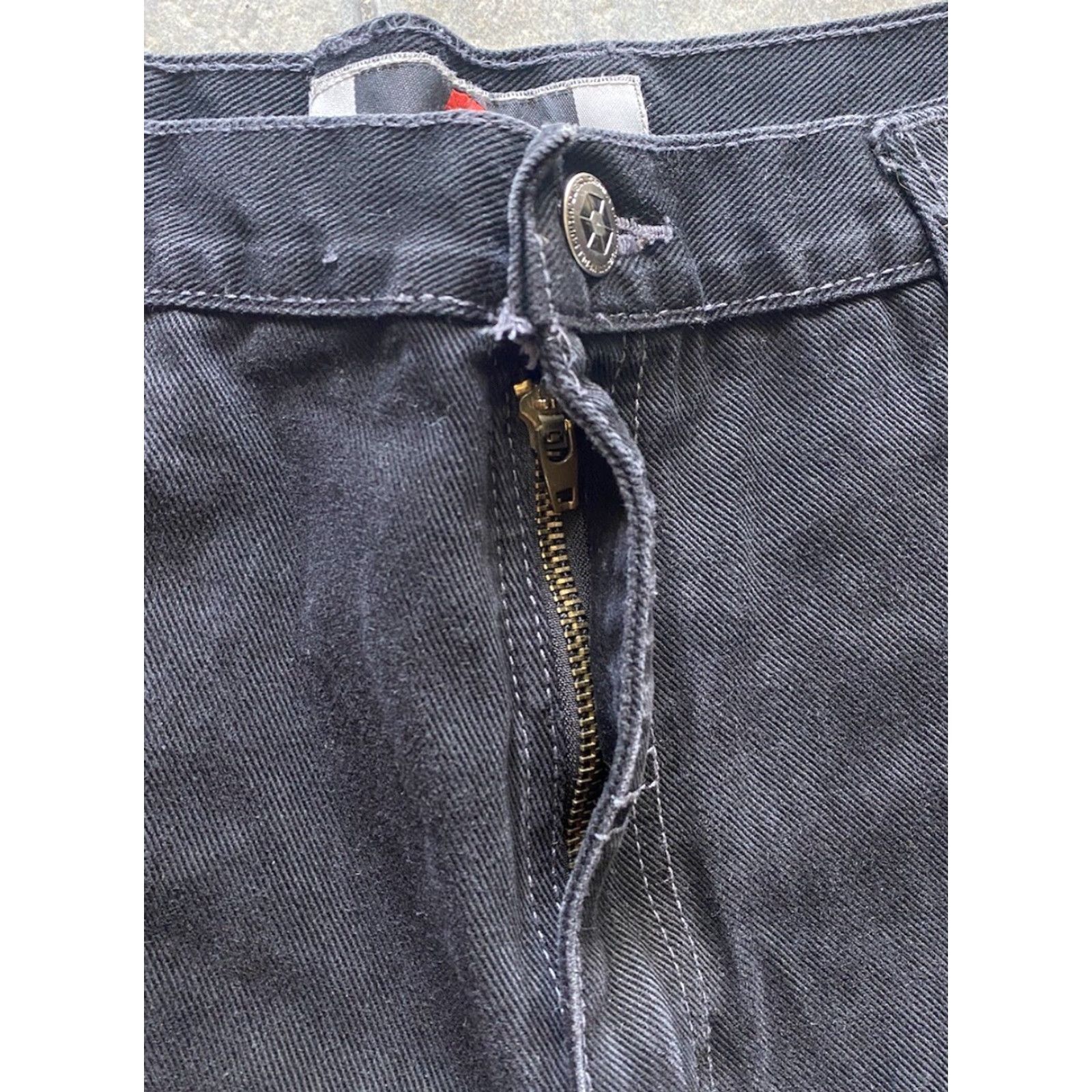Southpole VINTAGE Southpole Denim Shorts Men’s Size 42 Black Embroidered Back Pocket Shorts Mens 42 Black Embroidered Back Pocket Size US 42 / EU 58 - 7 Thumbnail