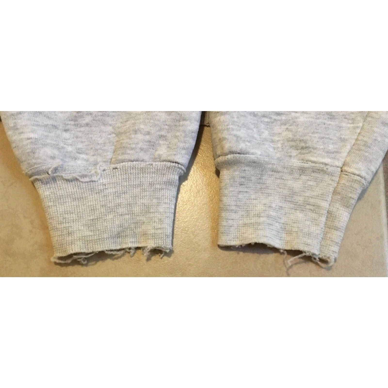 Vintage VINTAGE Harvard University Boxy Hoodie Mens S Gray 90s Distressed Faded Sweatshirt Track & Field University Grunge College USA Size US S / EU 44-46 / 1 - 3 Thumbnail