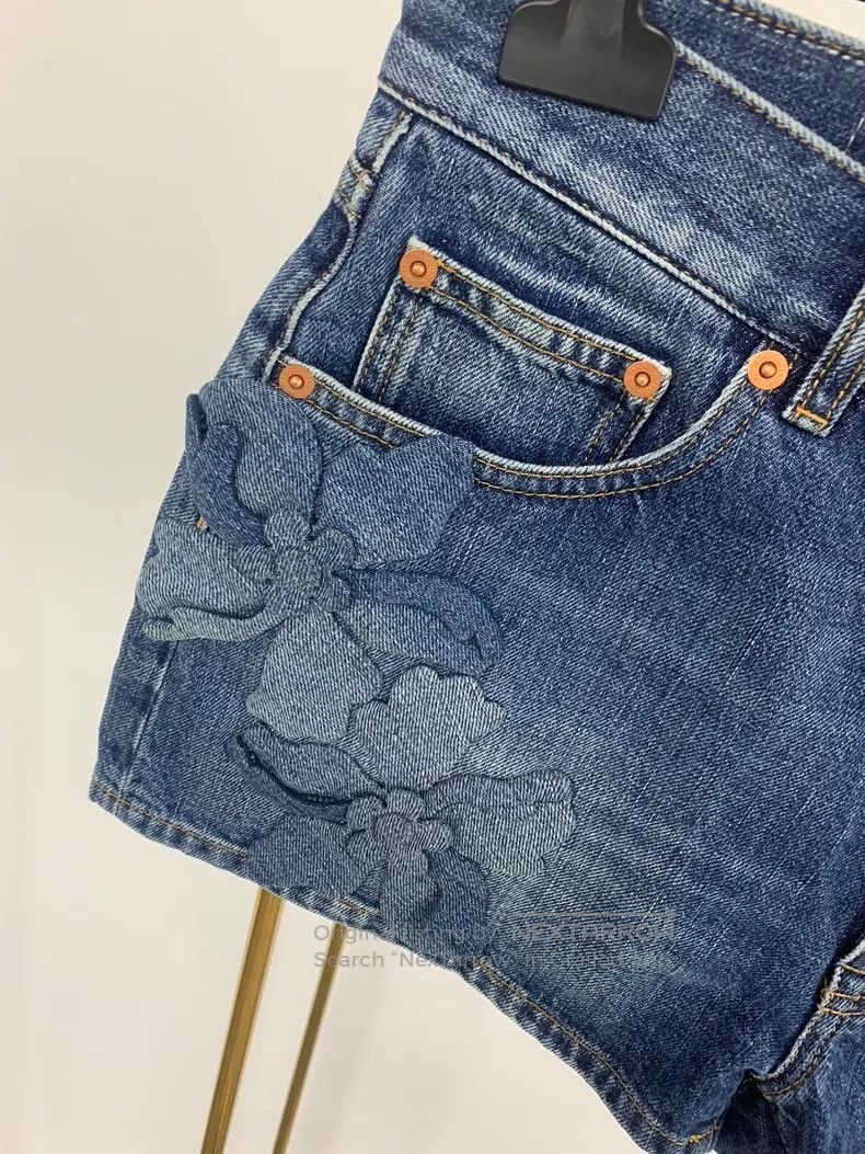 Valentino Valentino Three-dimensional embossed flower denim shorts Size 26" / US 2 / IT 38 - 2 Thumbnail