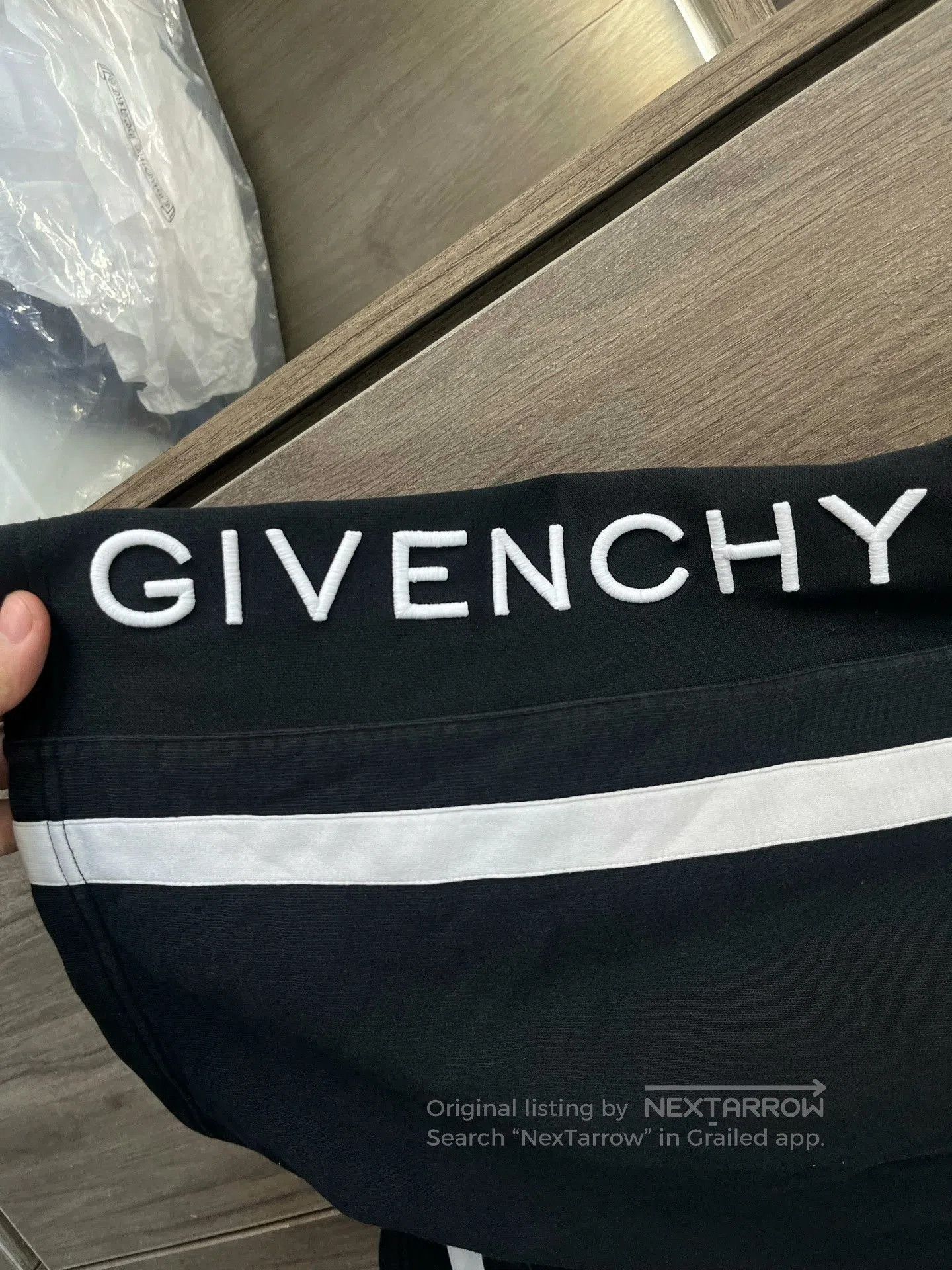 Givenchy Givenchy Embroidered Letter Shorts L. Size US 32 / EU 48 - 8 Thumbnail