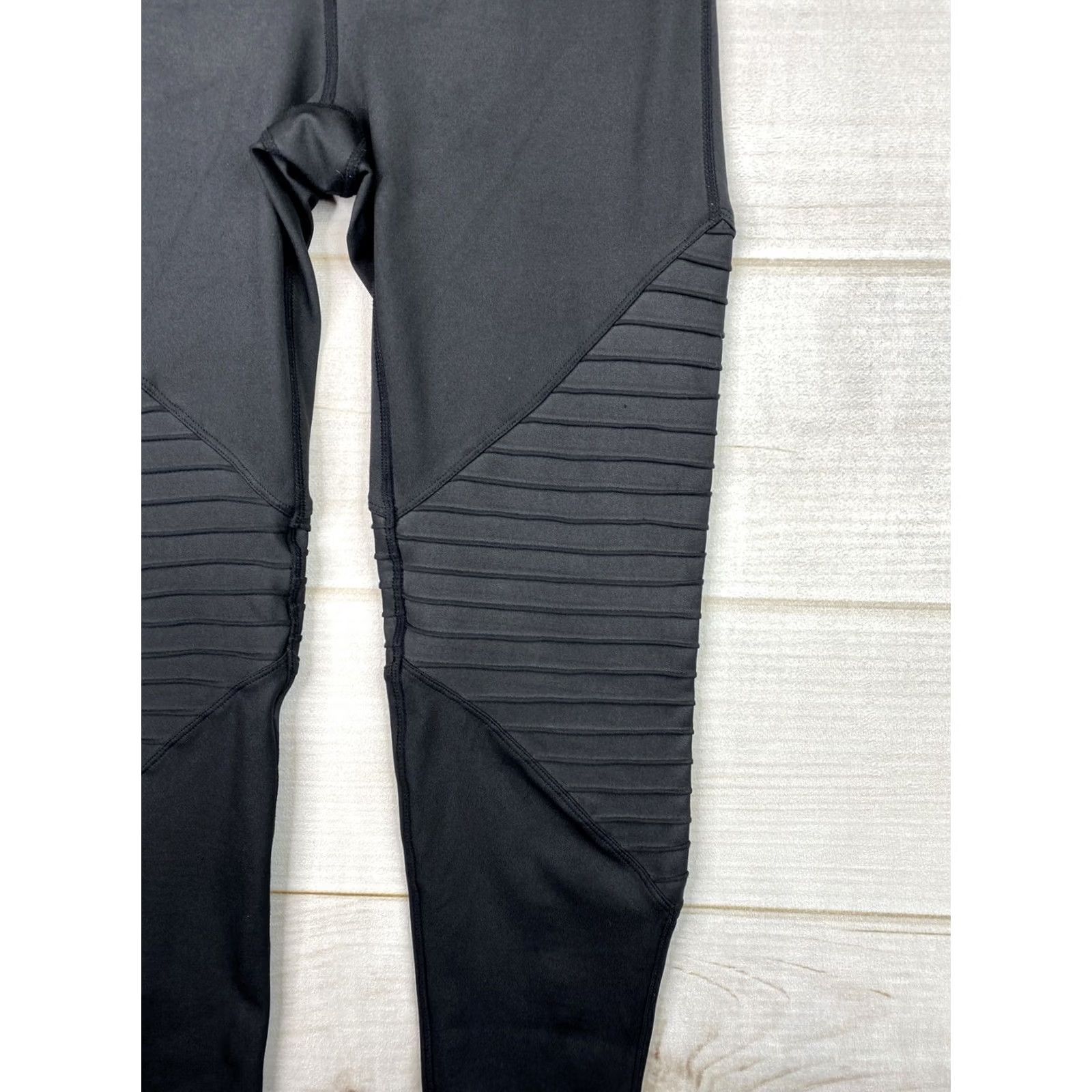 Nanette Lepore Nanette Lepore Leggings Womens XS Black Pleated Leg Skinny Pocket Workout Run Pants Size 26" / US 2 / IT 38 - 3 Thumbnail