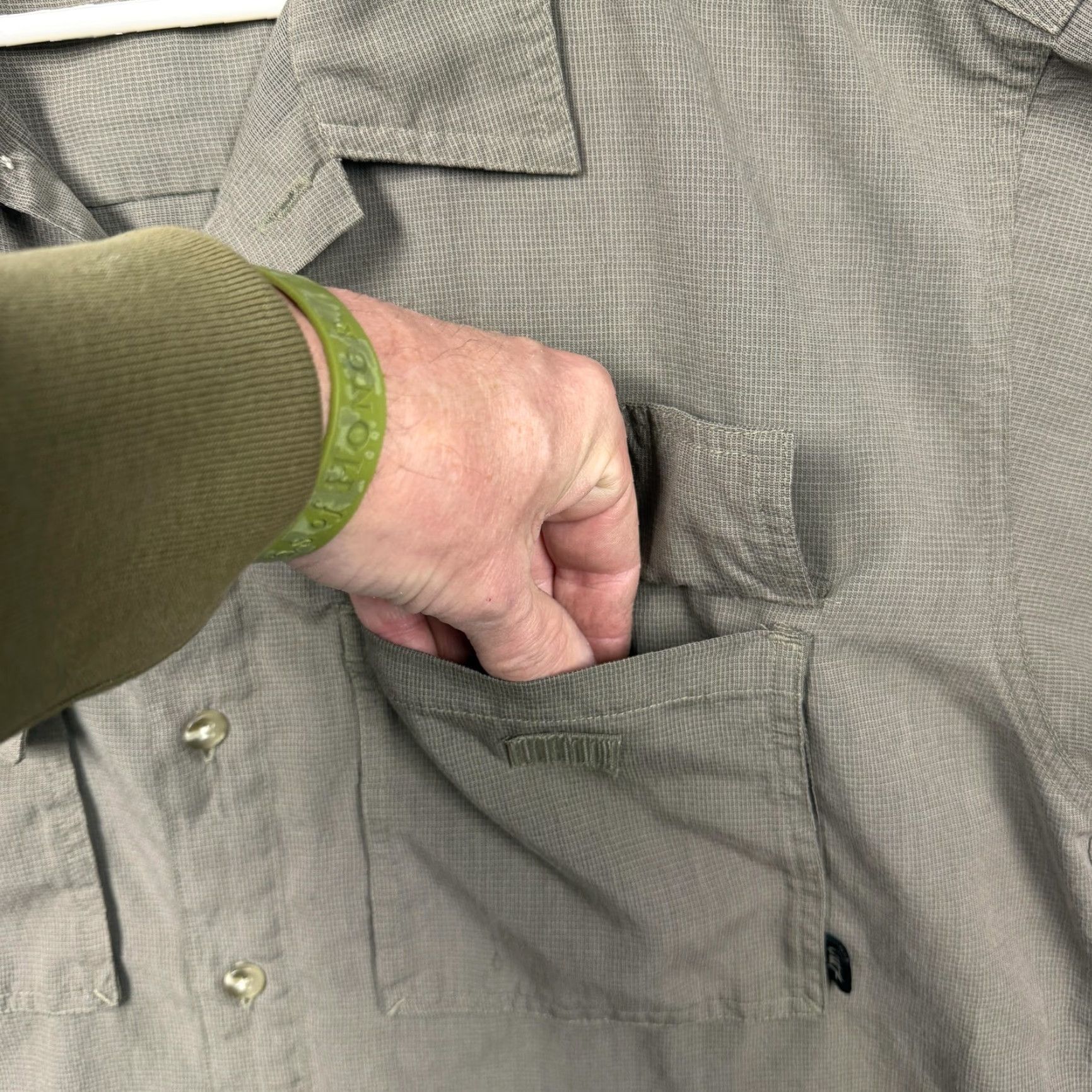 Olive Columbia Button-Up Shirt Mens M Olive Green Short Sleeve Check Outdoor Casual Workwear Hosiery? Size US M / EU 48-50 / 2 - 5 Thumbnail