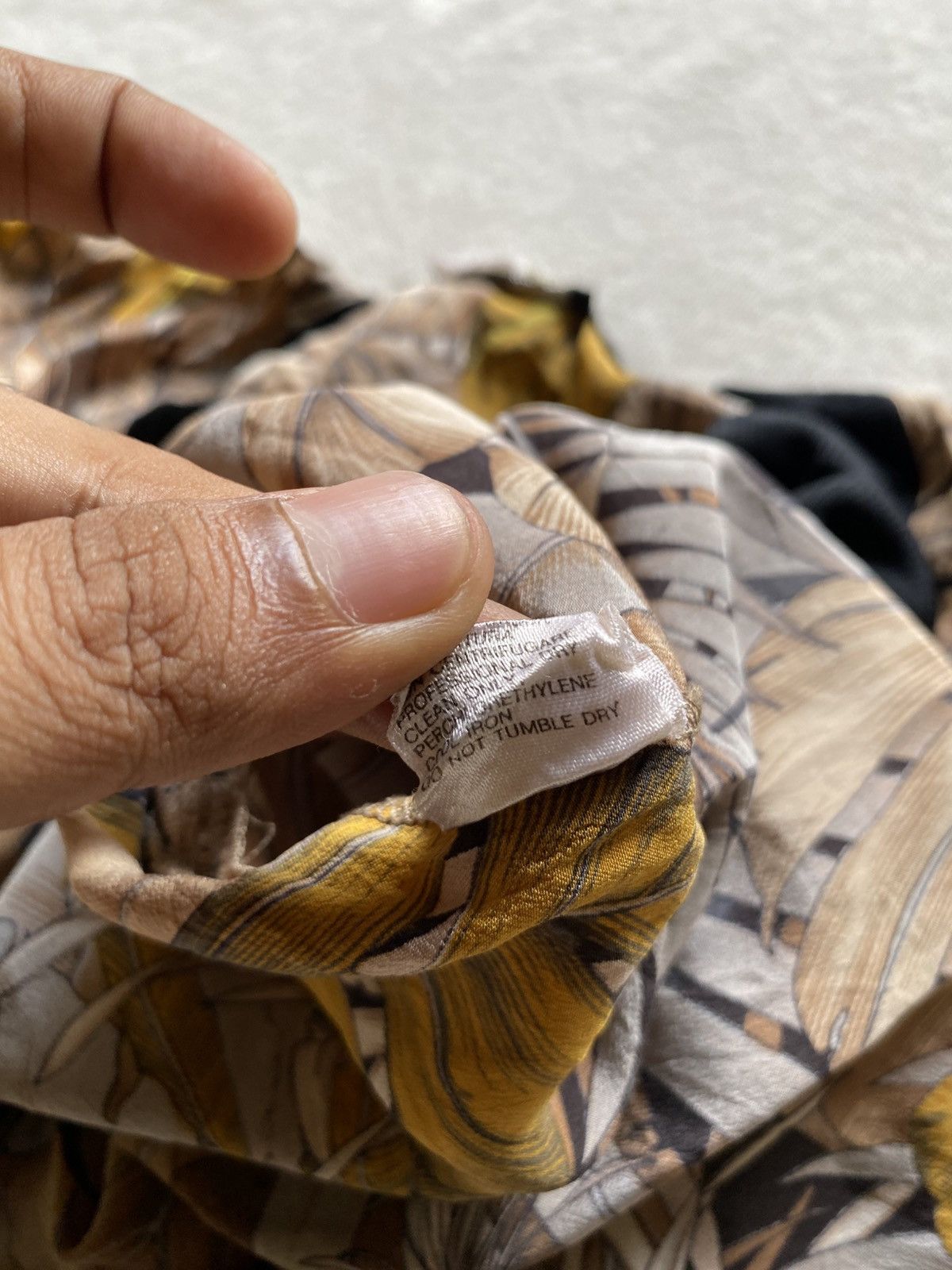Salvatore Ferragamo Vintage Salvatore Ferragamo Silk Over Tiger Print Size US L / EU 52-54 / 3 - 11 Thumbnail