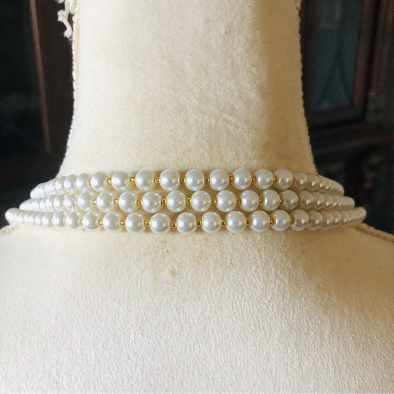 Handmade Handcrafted triple strand cream pearl emerald clasp necklac Size ONE SIZE - 7 Thumbnail
