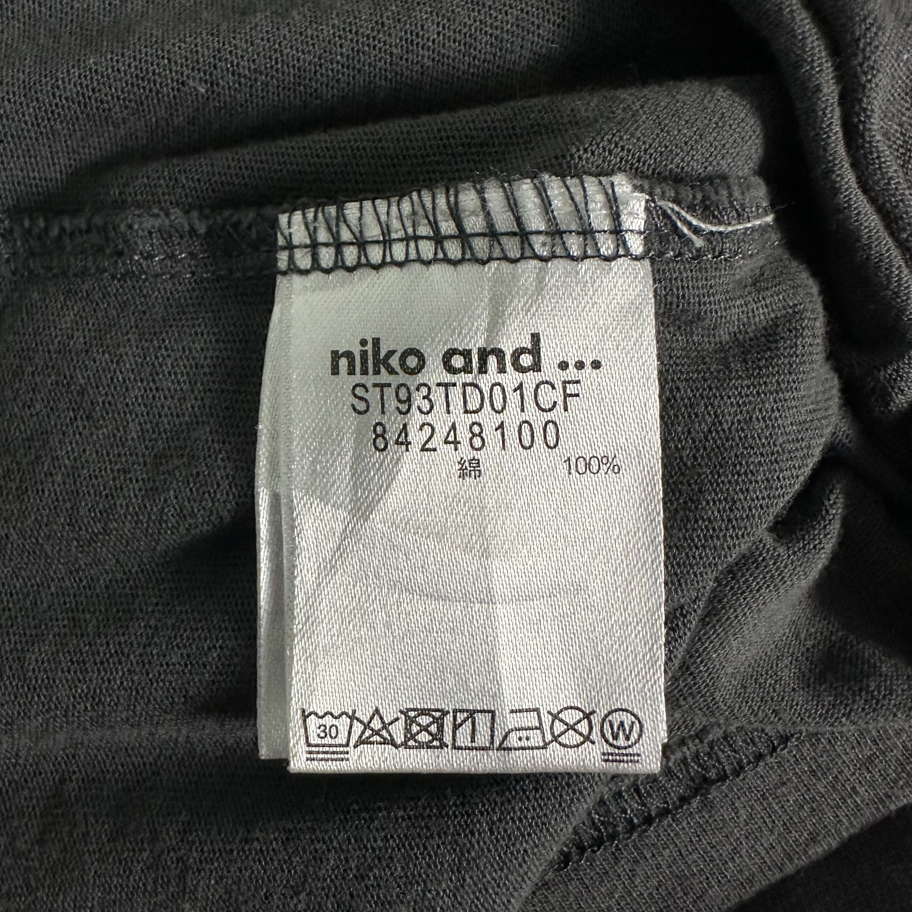 Japanese Brand 🔥RARE🔥Niko and ... Japanese Brand Music Concert T-shirt Size US L / EU 52-54 / 3 - 7 Thumbnail