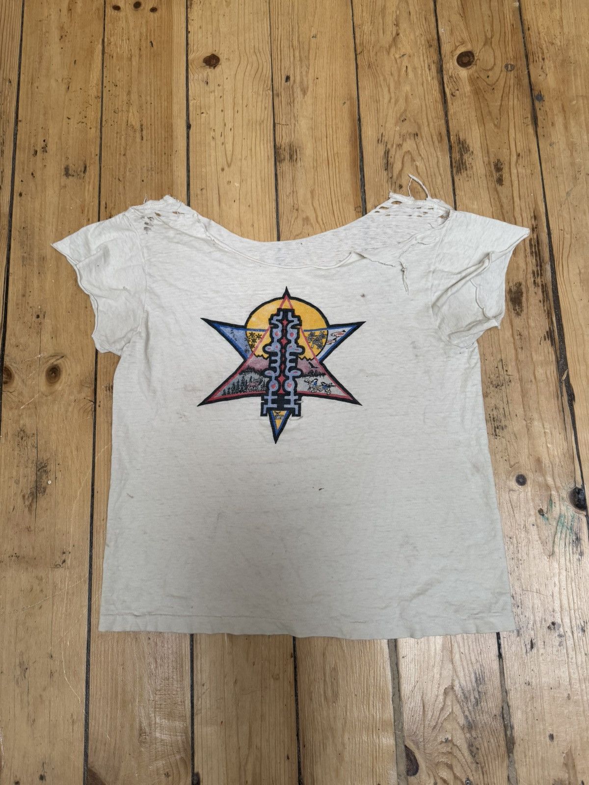 Japanese Brand × Vintage Vintage Thrashed T Shirt Size S / US 4 / IT 40 - 1 Thumbnail