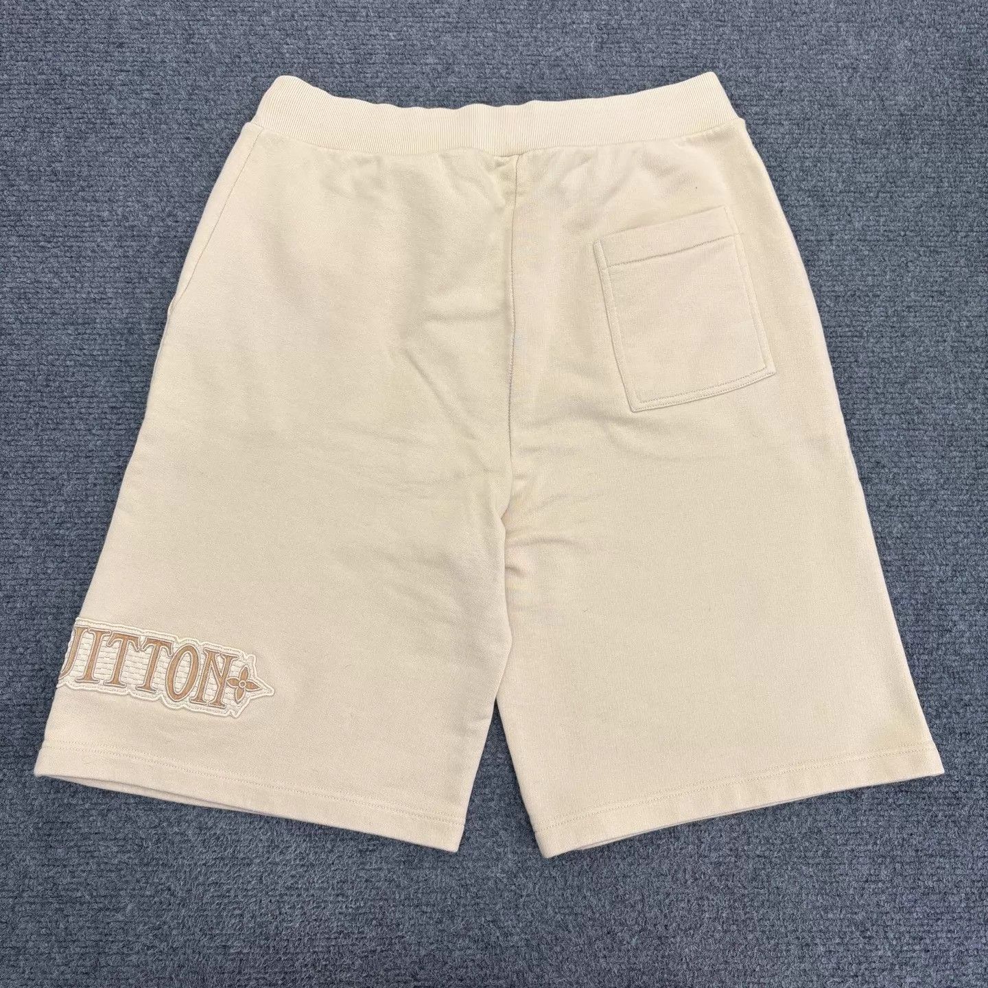 Louis Vuitton LV 25FW Beige Logo Embroidery Short L Size US 34 / EU 50 - 2 Thumbnail