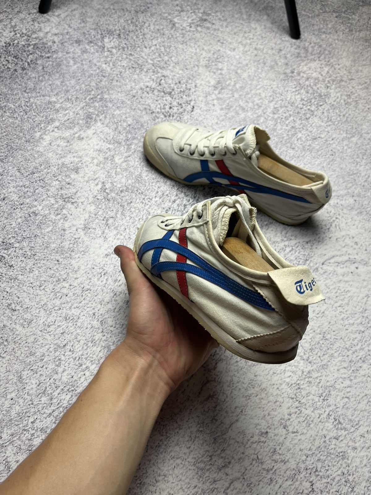 Asics Asics Onitsuka Tiger Mexico 66 Distressed Sneakers 10 Rare Size US 6 / EU 39 - 5 Thumbnail