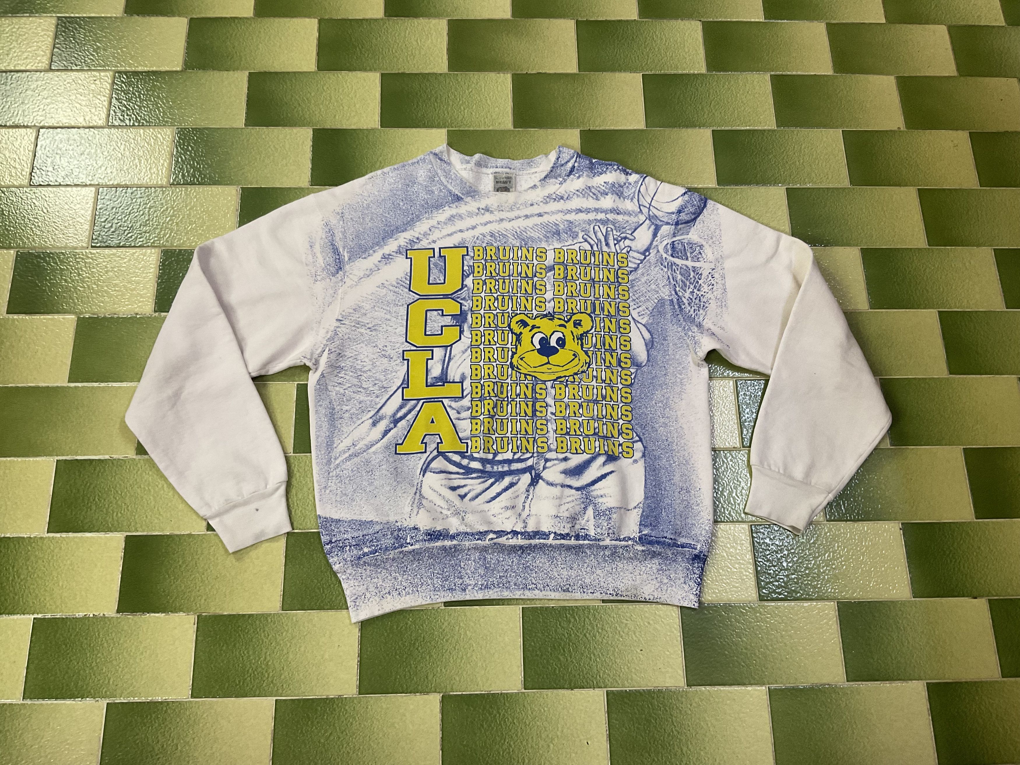 NCAA Vintage 90s UCLA Bruins Basketball All Over Print Sweatshirt Size US L / EU 52-54 / 3 - 1 Thumbnail