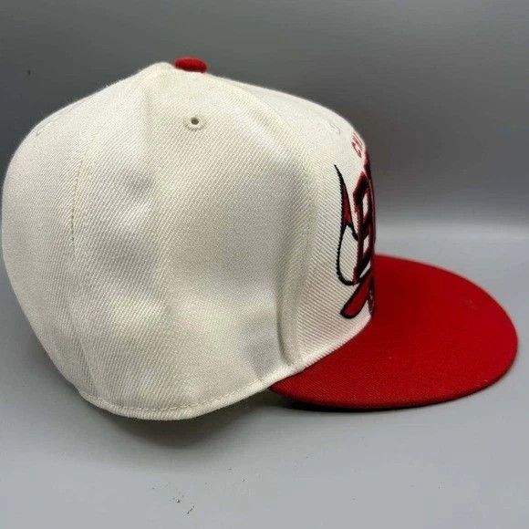 Mitchell & Ness Chicago Bulls Hat Men White Red Embroidered Snap Back Cap Size ONE SIZE - 7 Thumbnail