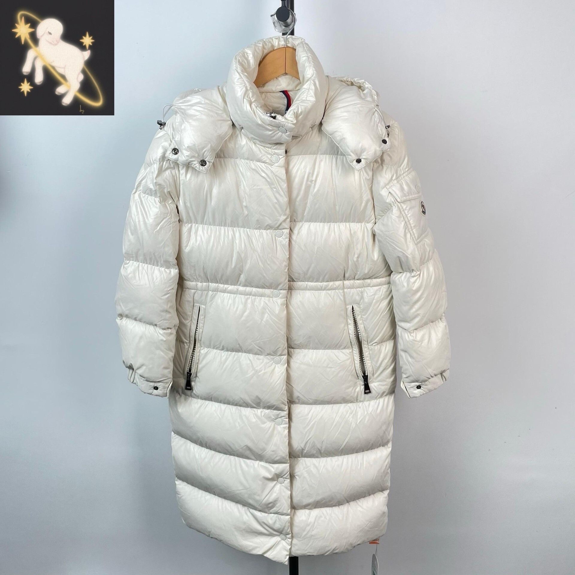 Moncler Moncler White Down Jacket S Women Size S / US 4 / IT 40 - 1 Thumbnail