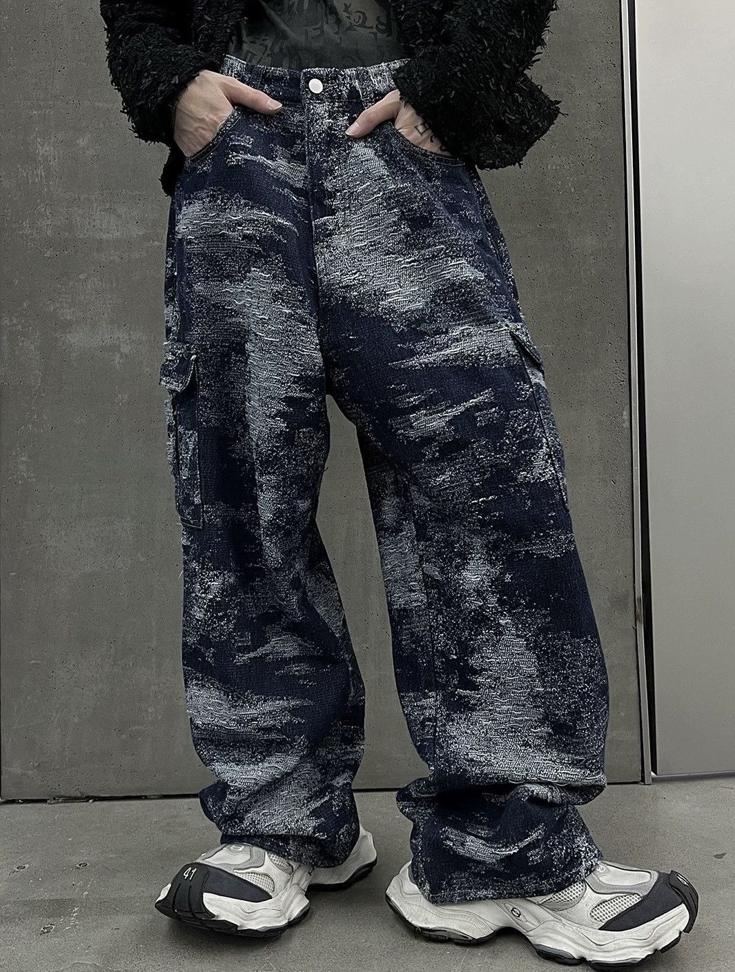 Japanese Brand × Vintage Avant garde distressed loose fit grunge cargo jeans pants Size US 33 - 1 Thumbnail