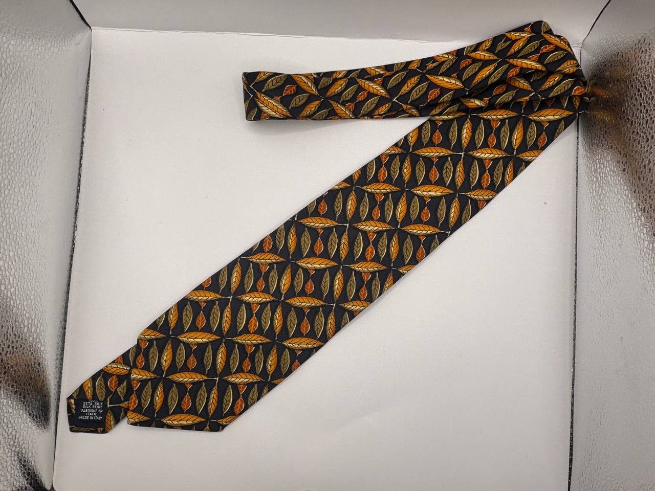 Yves Saint Laurent Vintage Yves Saint Laurent Silk Tie | Navy Autumn Leaf Italy Size ONE SIZE - 7 Thumbnail
