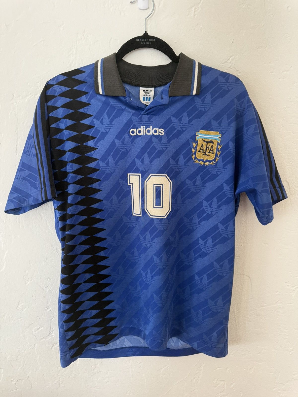 Adidas ARGENTINA 1994 jersey MARADONA SIZE M Size US M / EU 48-50 / 2 - 9 Thumbnail
