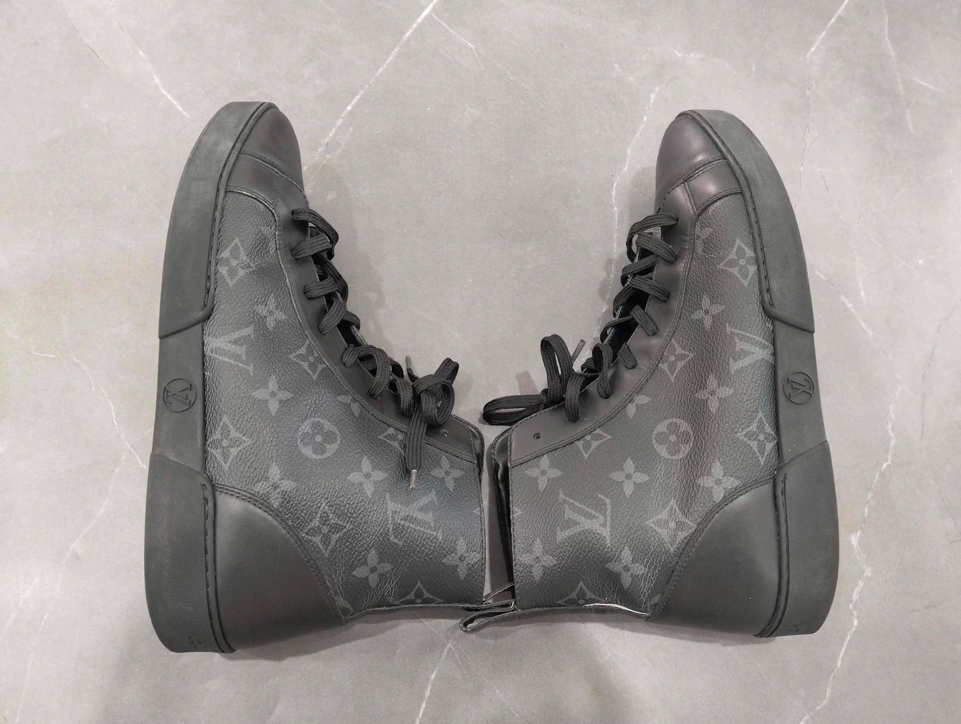 Louis Vuitton LV high-top monogram sneaker EUR 39.5 Size US 8.5 / IT 38.5 - 3 Thumbnail