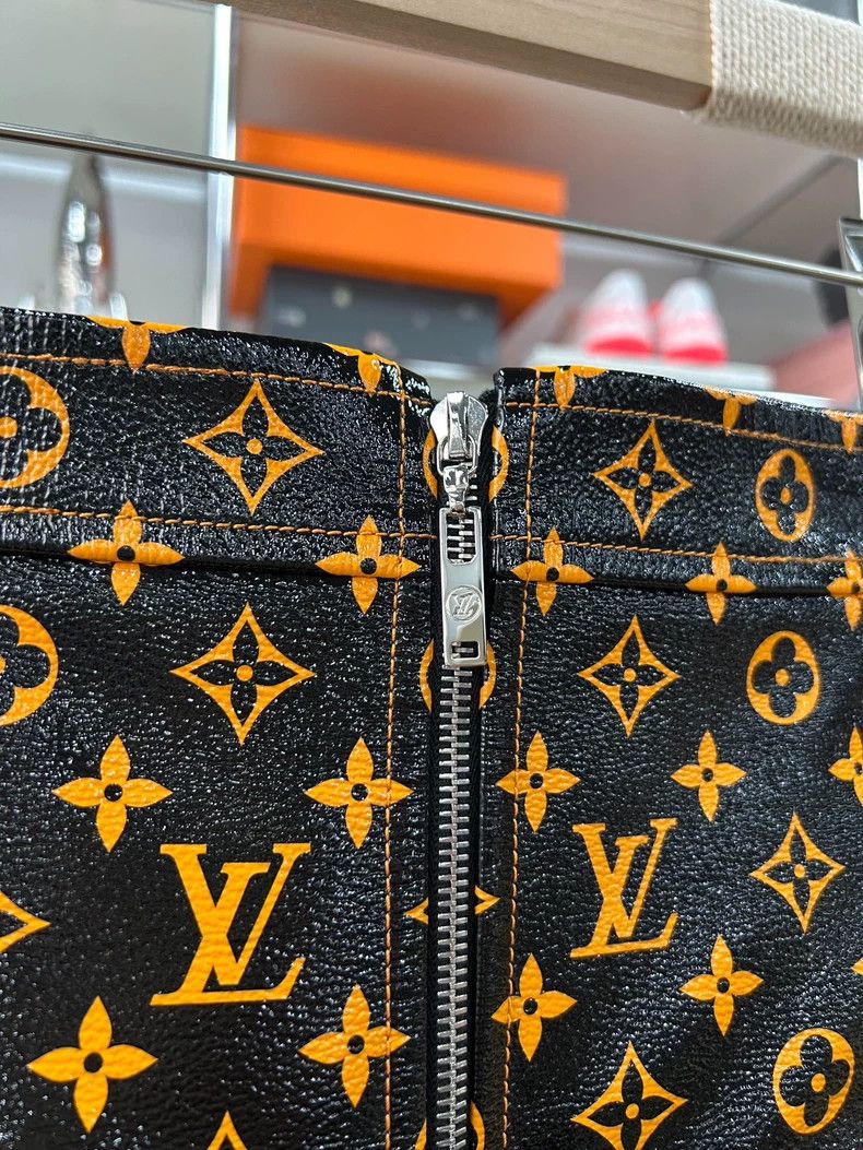 Louis Vuitton Louis Vuitton Bright orange monogram leather skirt 2502-Nex Size 33" - 5 Thumbnail