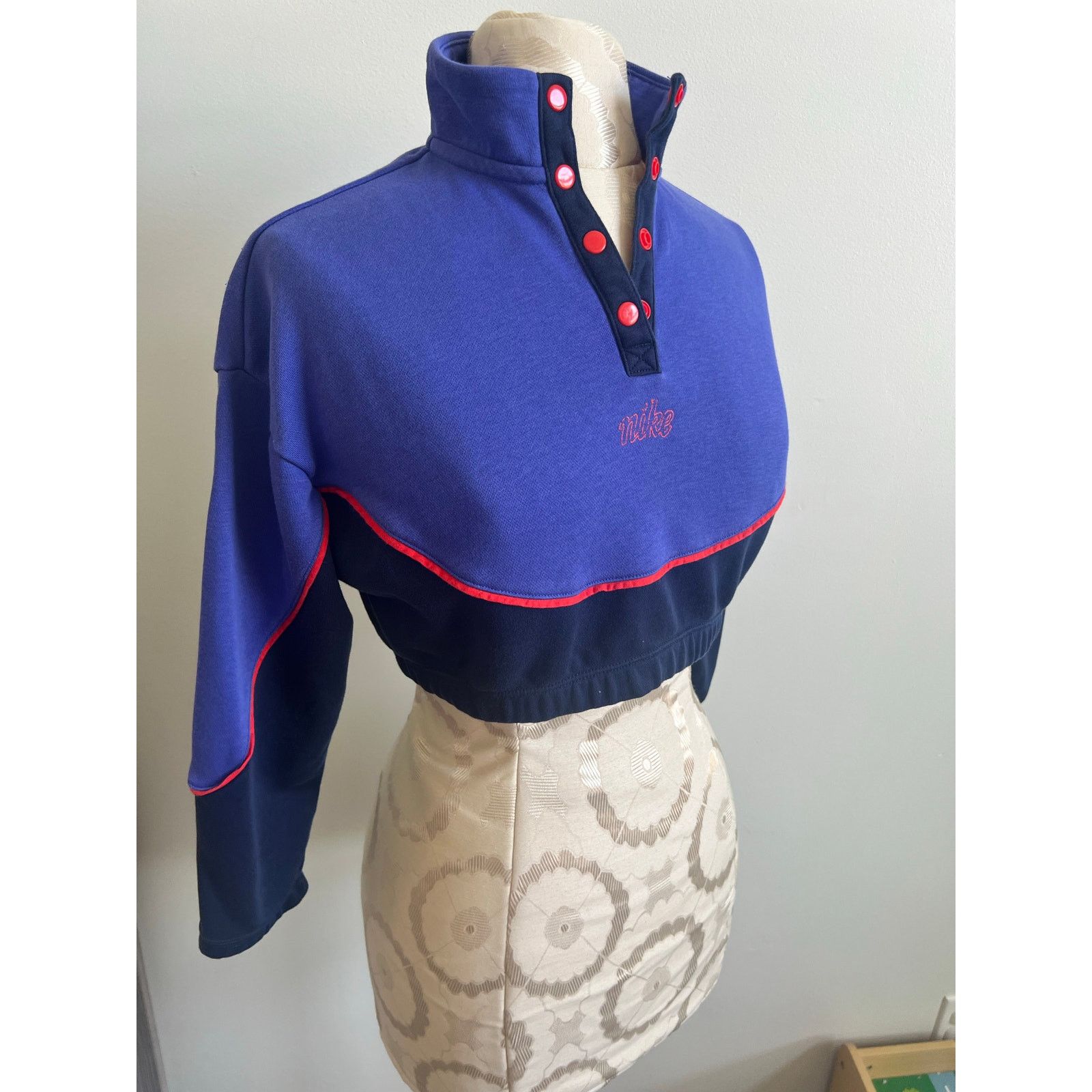 Nike Nike Cropped Pullover Long Sleeve Sweatshirt Medium Size M / US 6-8 / IT 42-44 - 4 Thumbnail