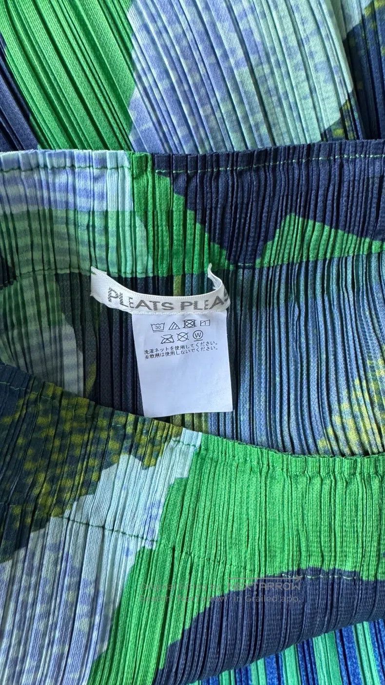 Issey Miyake Issey Miyake size:3 Green Meteorite Midi Skirt Size 22" - 3 Thumbnail