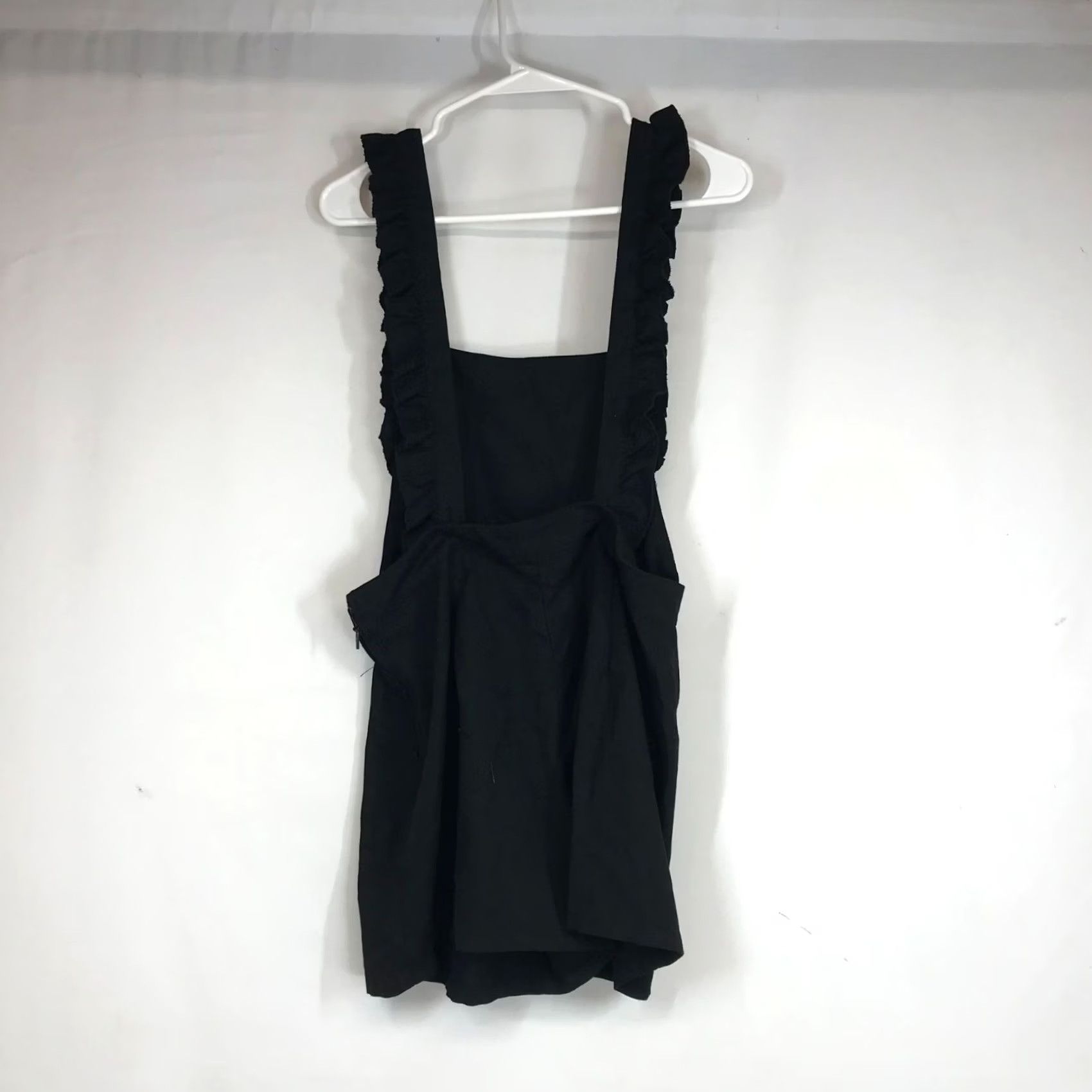 Hot Topic HOT TOPIC - WOMEN'S MEDIUM -BLACK POLYESTER BELND RUFFLE STRAPS ROMPER SHORTS Size 32" / US 10 / IT 46 - 4 Thumbnail