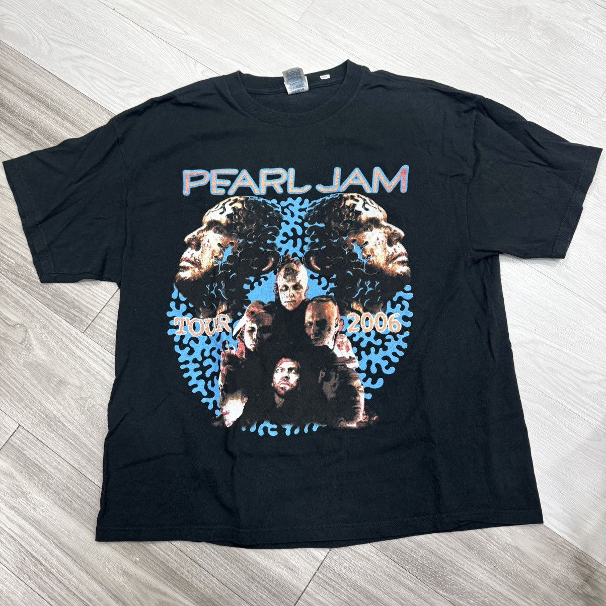 Nirvana Pearl Jam Vintage shirt tour 2000s Size US XL / EU 56 / 4 - 1 Thumbnail