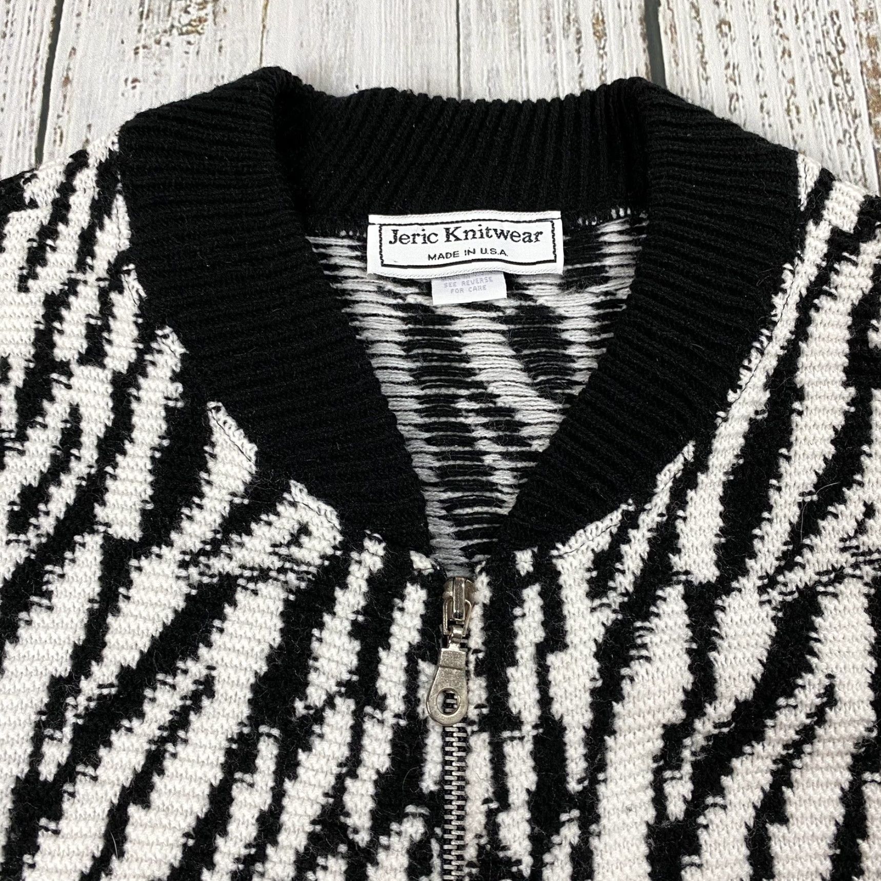 Vintage VINTAGE Style Sweater Women's Medium Black & White Zebra Acrylic Full Zip Cardigan Size M / US 6-8 / IT 42-44 - 2 Thumbnail