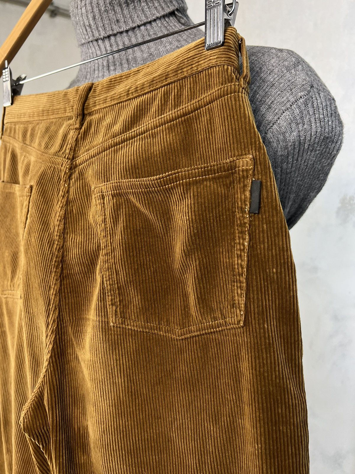 Saint Laurent Paris Seint Laurent Corduroy Velvet Pants Size 28 Size 28" / US 6 / IT 42 - 6 Thumbnail