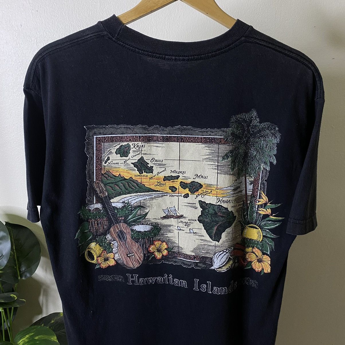 Vintage Vintage 1990s Hawaiian Island Surf Style Tee Size US M / EU 48-50 / 2 - 2 Thumbnail