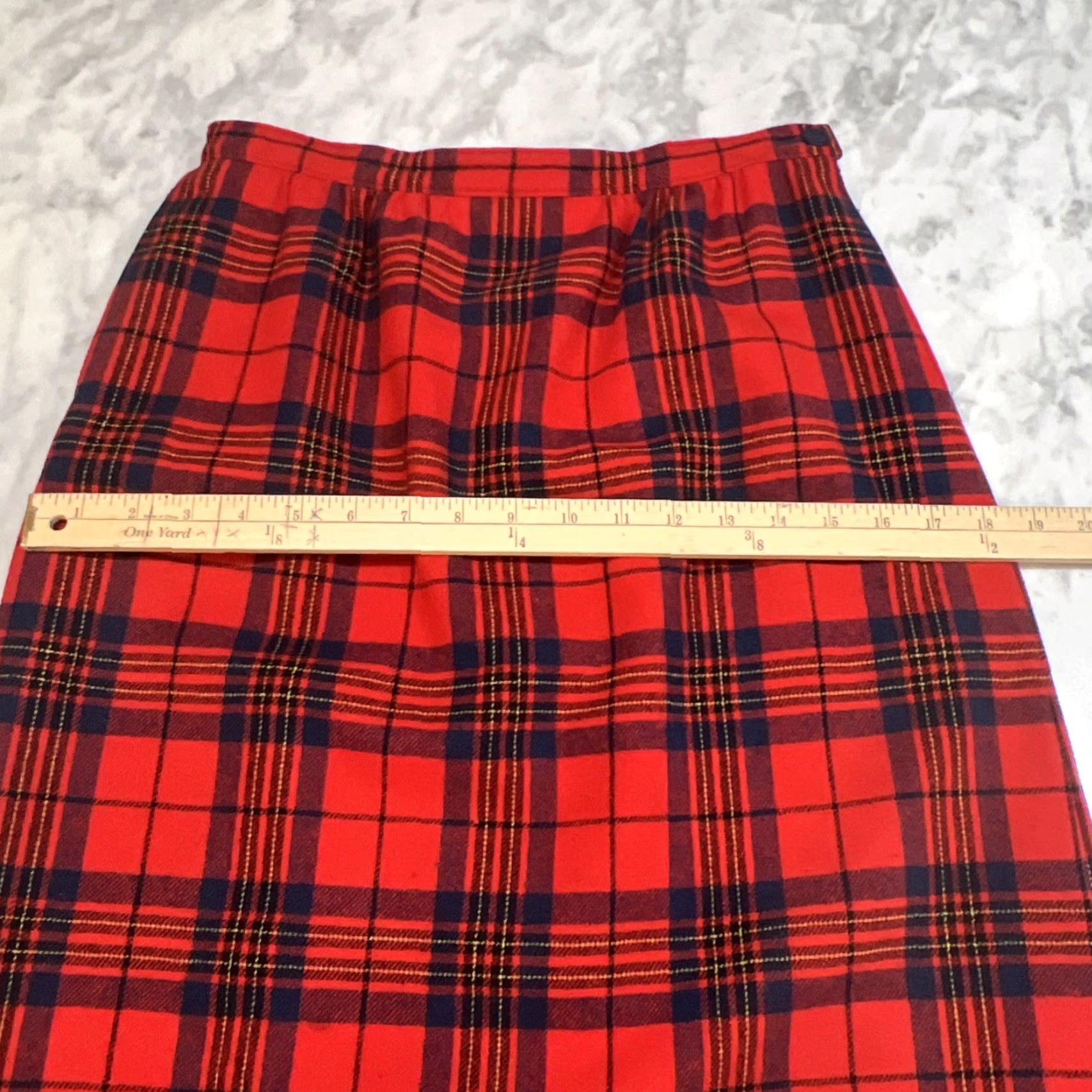 Pendleton VINTAGE Pendleton Wool Skirt Size 10 Women A-Line Knee Length Plaid Red USA Made Leslie Tartan USA Pattern Wool Lined Side Zip Size 32" / US 10 / IT 46 - 7 Thumbnail
