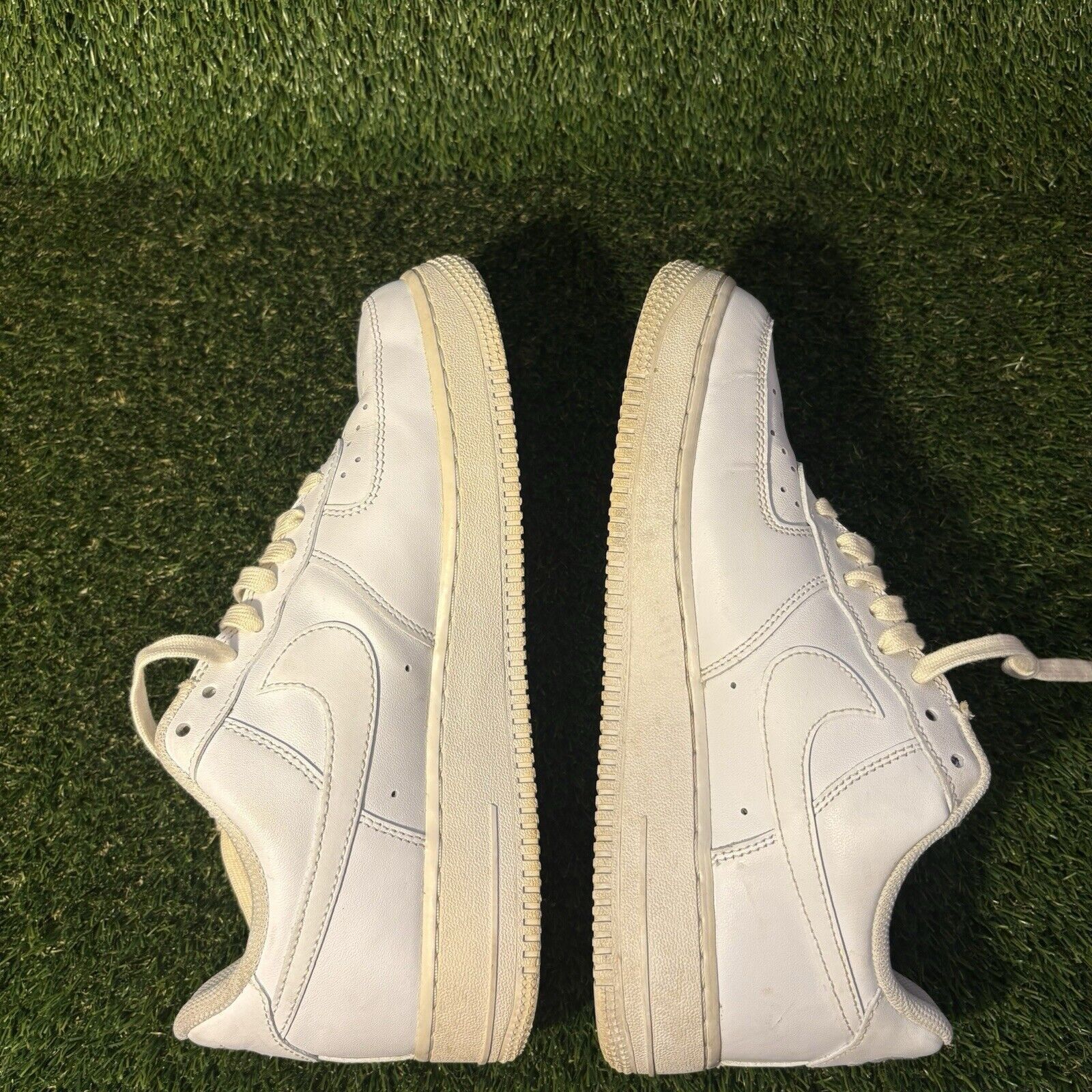 Nike Size 8 - Nike Air Force 1 '07 Low Triple White Size US 8 / EU 41 - 4 Thumbnail