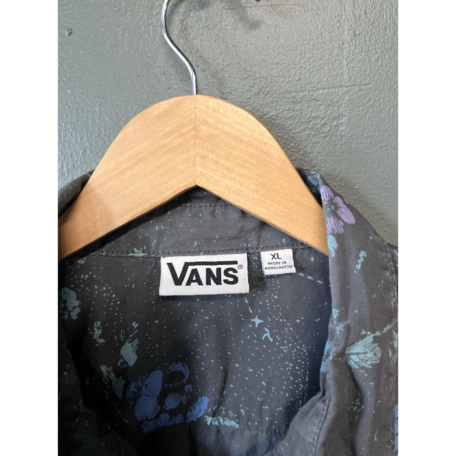 Vans VANS Shirt Floral Pattern Short Sleeve Button-Up Mens Gray XL) Size US XL / EU 56 / 4 - 3 Thumbnail