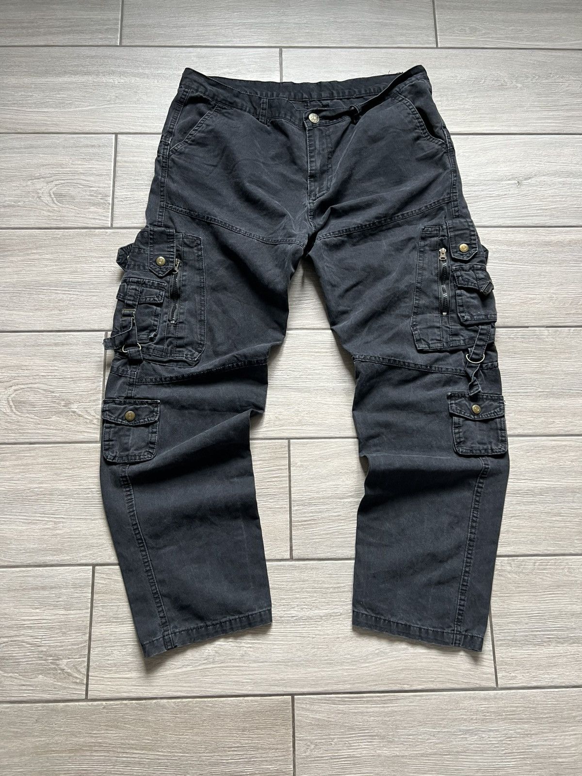 Japanese Brand Vintage Y2K Multi Pocket Cargo Pants (unisex) 38 Size Size US 38 / EU 54 - 4 Thumbnail