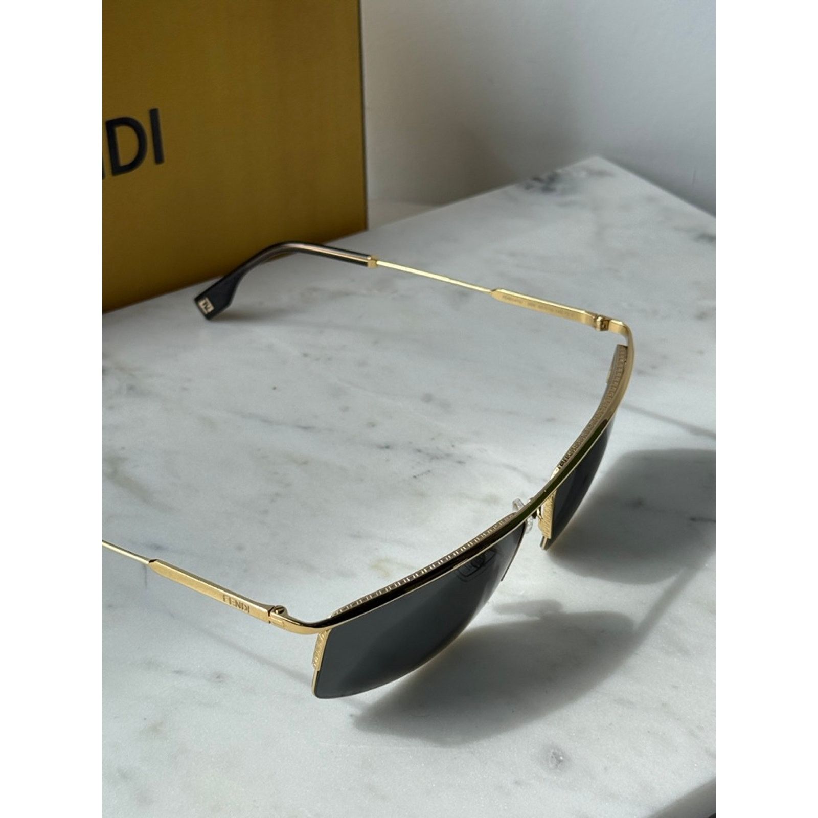 New, FENDI Sunglasses FE40141U 30N Authentic New, FENDI Sunglasses FE40141U 30N Authentic main image 4
