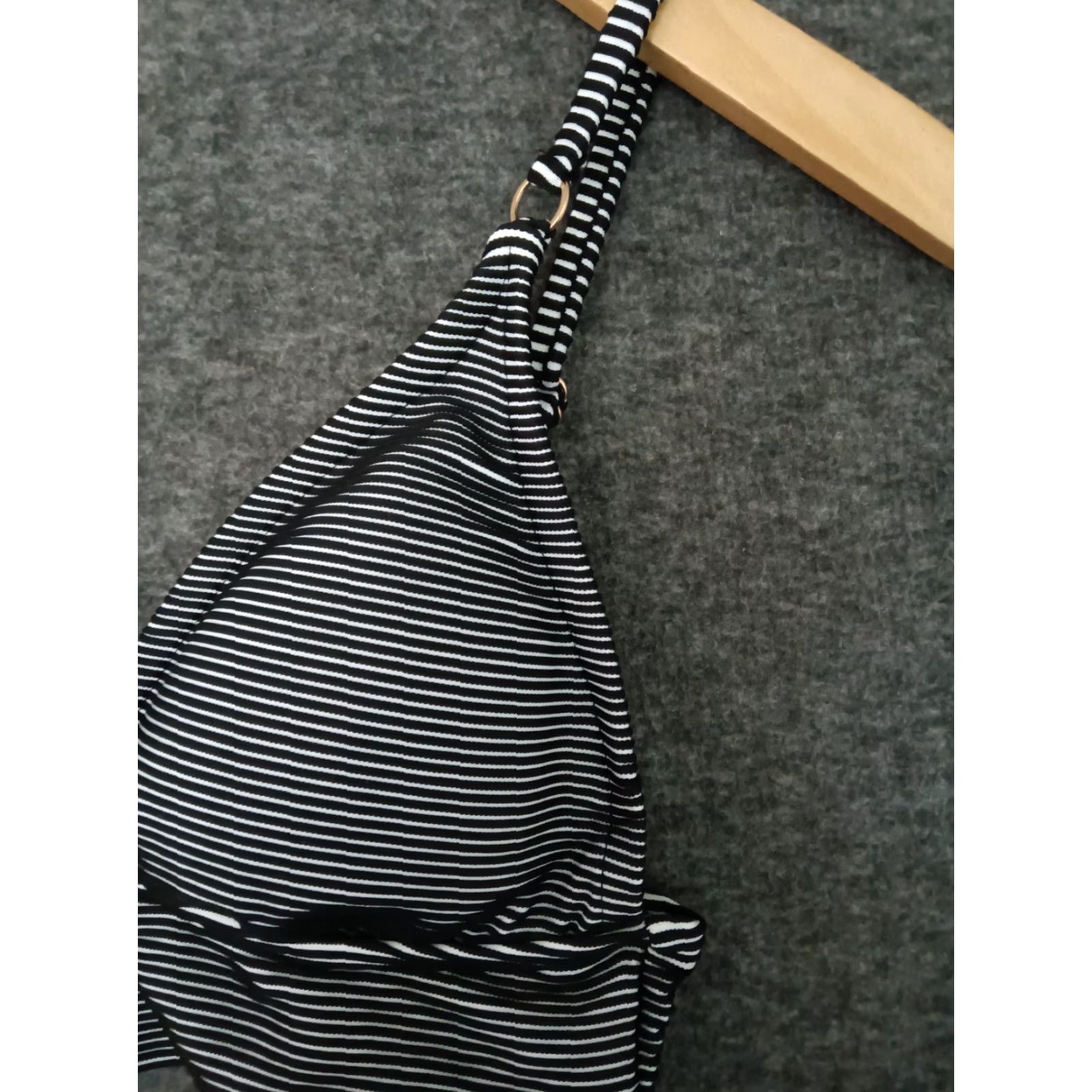 Vintage Shade & Shore Women's Striped Black/White Bikini Swimsuit Top M 8-10 Size M / US 6-8 / IT 42-44 - 7 Thumbnail