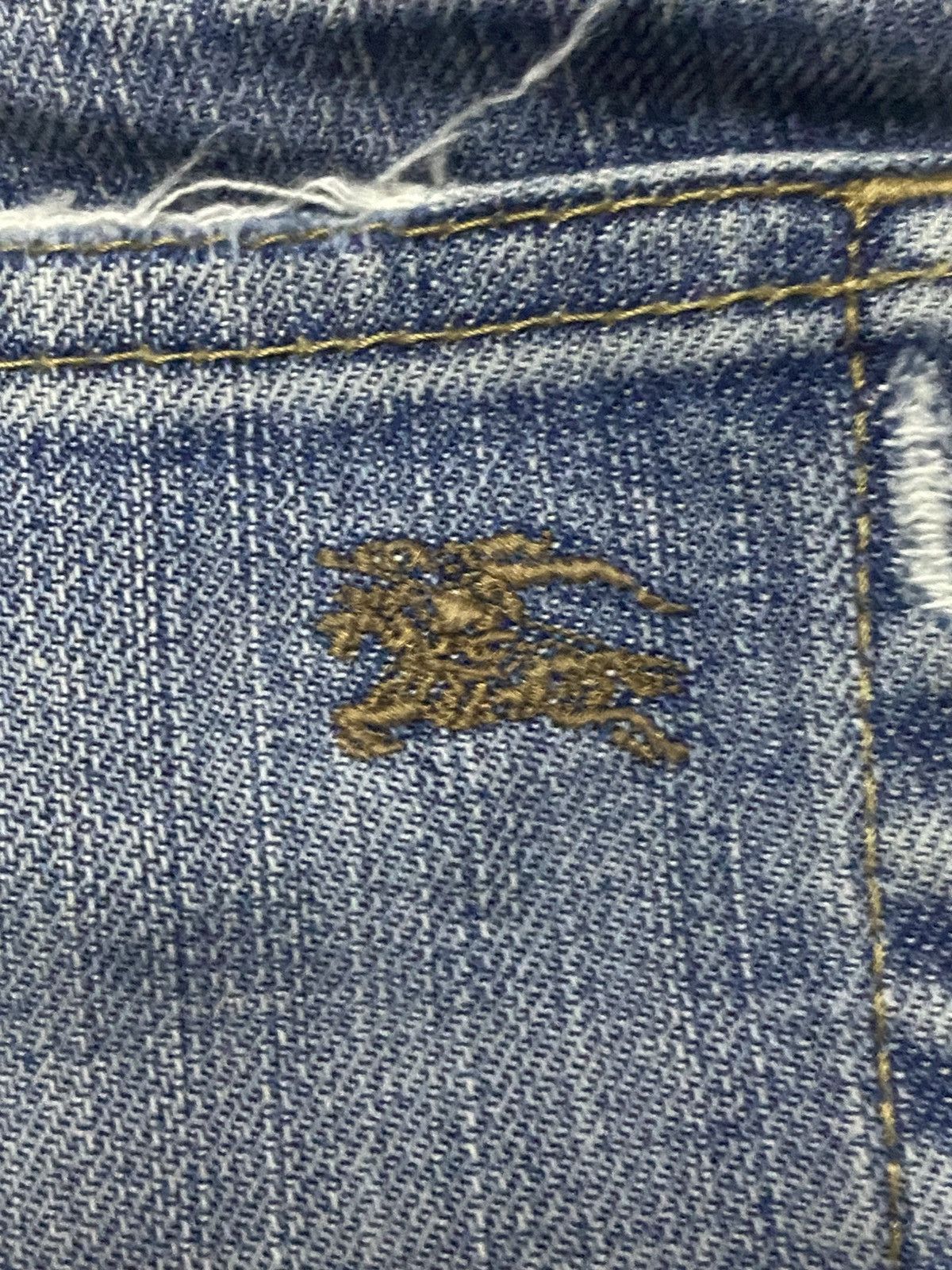 Burberry Vintage Burberry Blue Label Faded Wash Flare Woman Jeans Size US 28 / EU 44 - 13 Thumbnail