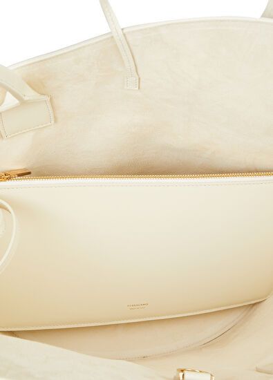 Salvatore Ferragamo o1s1rm0924 Size: OS / Leather Shoulder Bag in White Size ONE SIZE - 5 Thumbnail