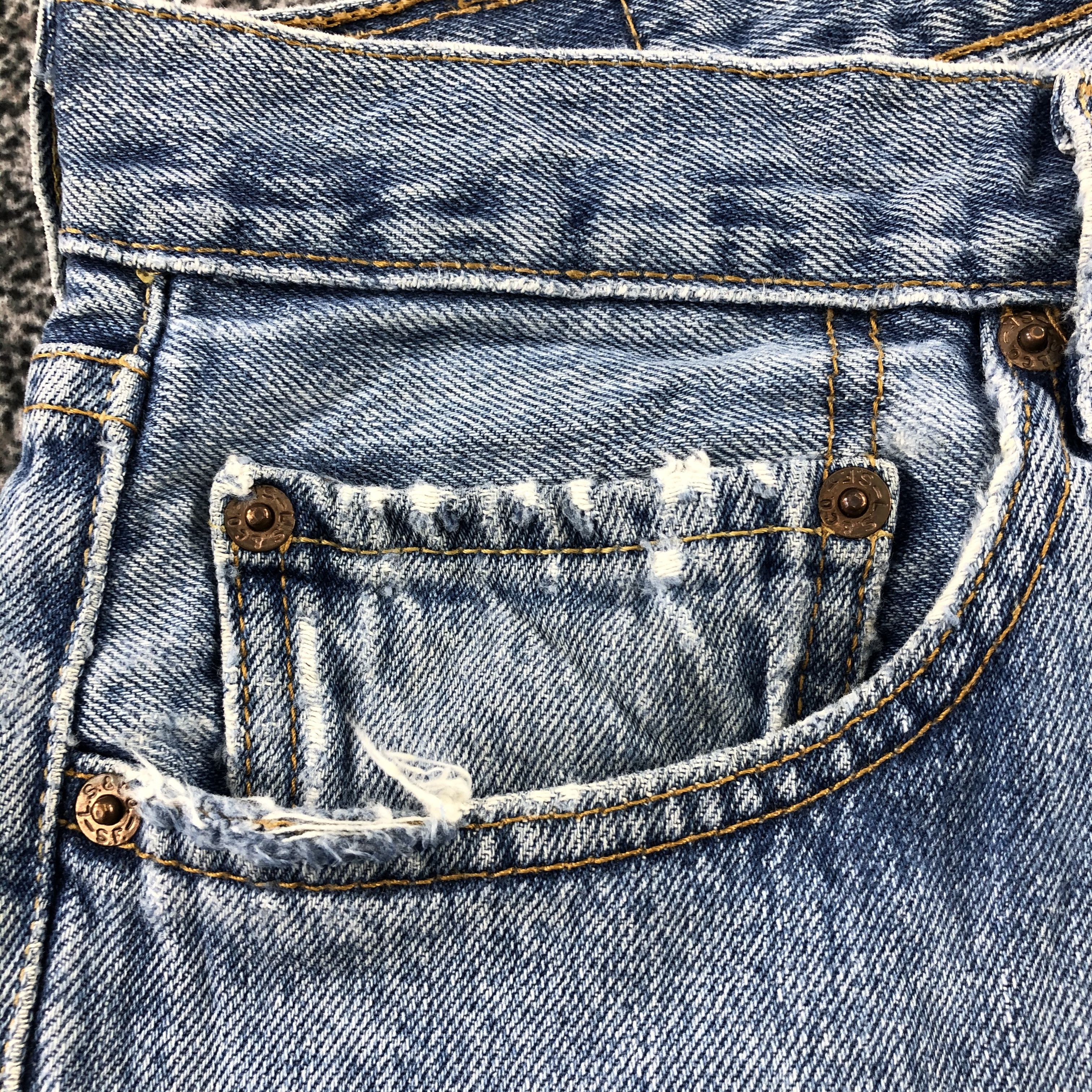 Levi's Vintage Levis 501 Jeans Distressed Denim KJ1067 Size US 34 / EU 50 - 12 Thumbnail