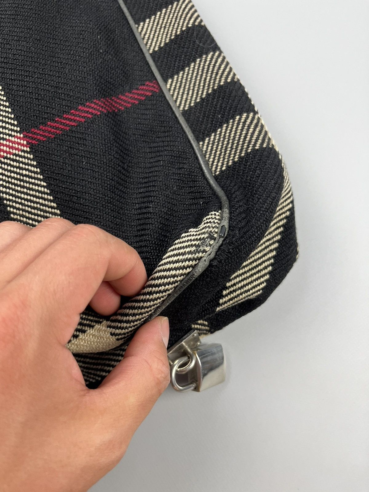Burberry BURBERRY Vintage Nova Check Tweed Wool/Leather Tote Bag Size ONE SIZE - 18 Thumbnail