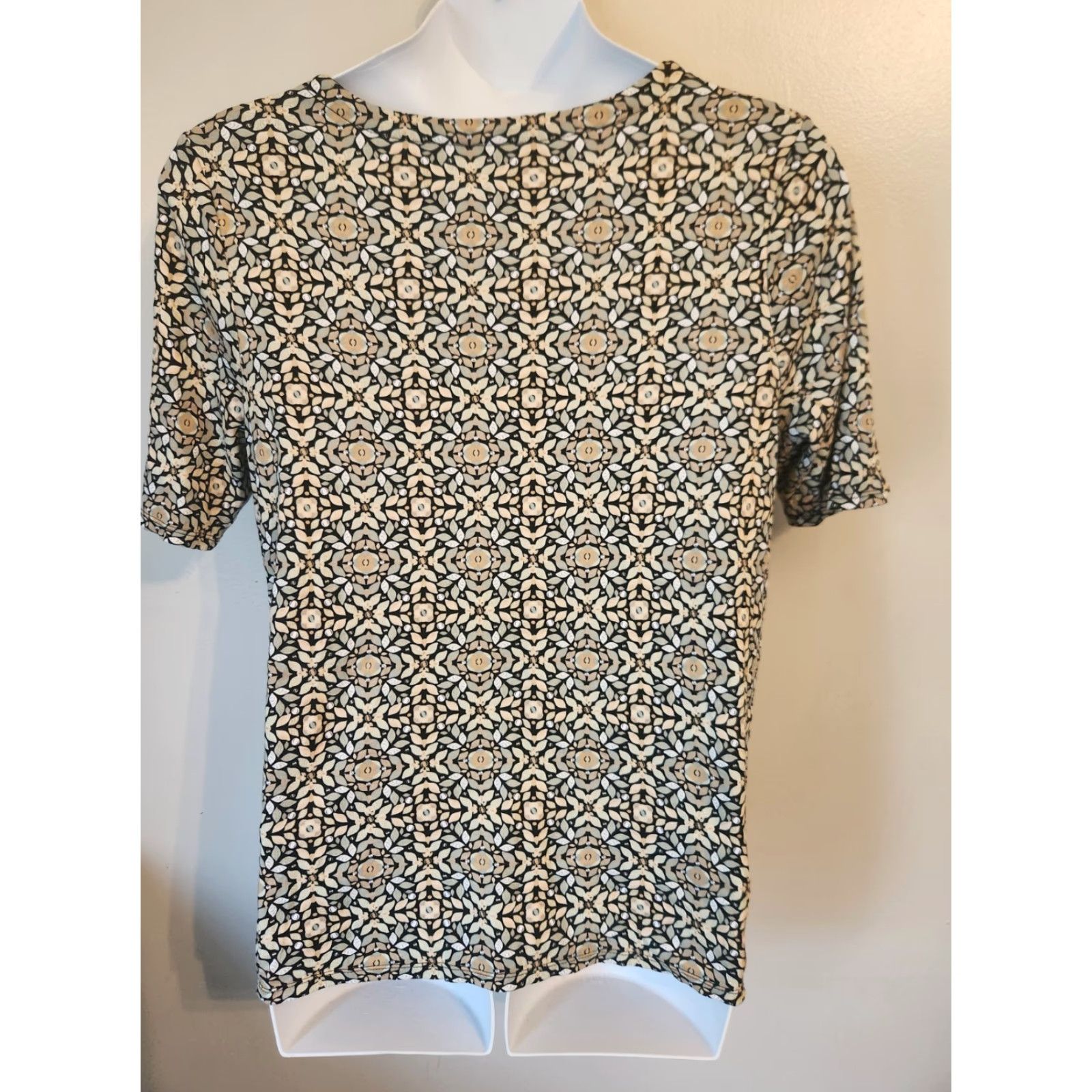 Croft & Barrow Croft & Barrow Blouse Floral Geometric V-Neck Short Sleeve Top Womens 2X Multicolor Casual Shirt Blouse Womens Plus Size XX- Large? Size XXL / US 16-18 / IT 52-54 - 5 Thumbnail