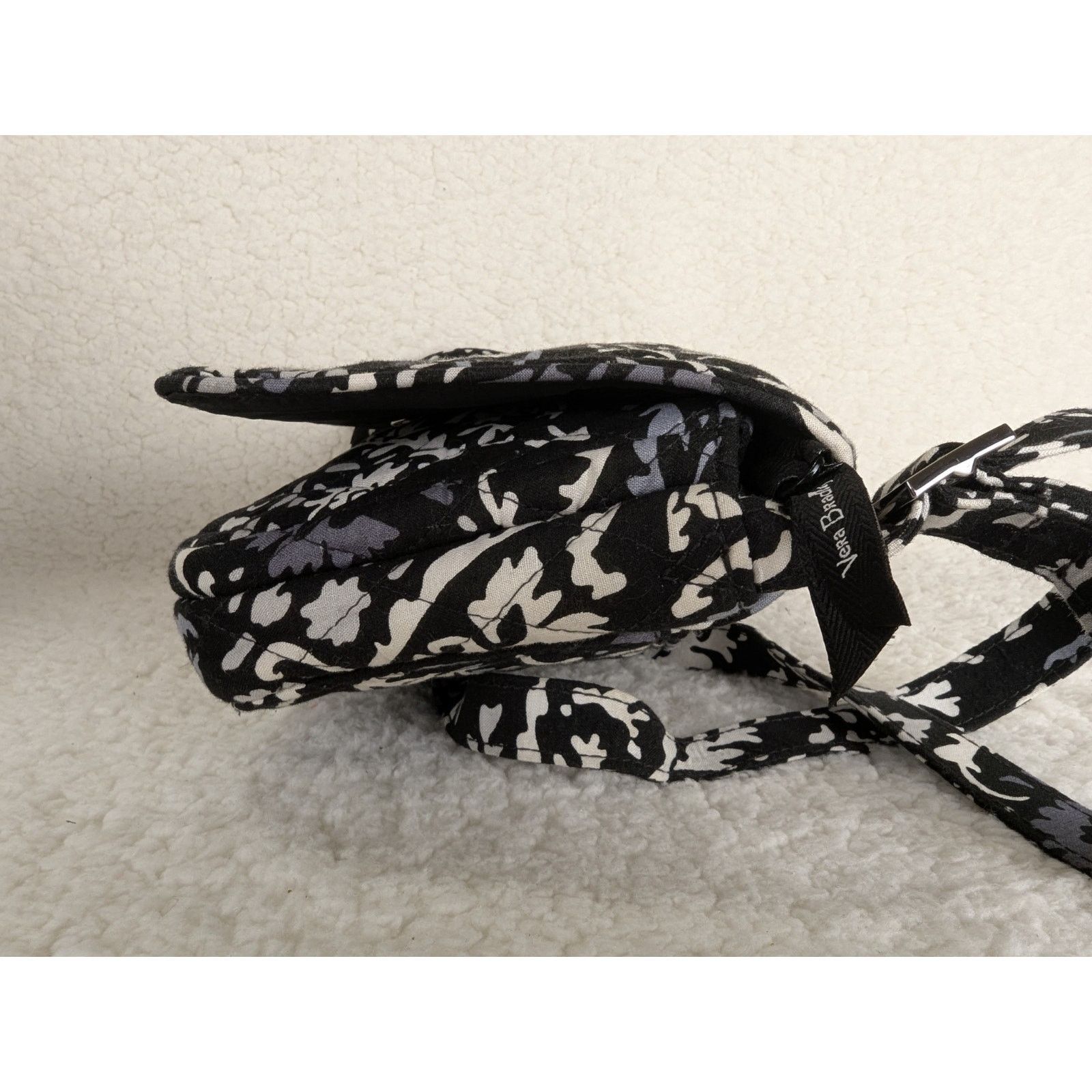 Vera Bradley Vera Bradley Black Quilted Crossbody Purse Bag Black Paisley Size ONE SIZE - 7 Thumbnail