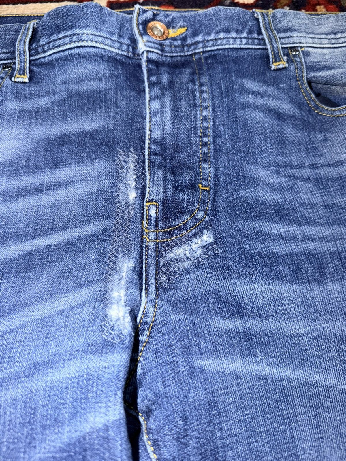 Armani Exchange Armani Exchange J13 Slim Fit Repaired indigo denim Size US 39 - 8 Thumbnail